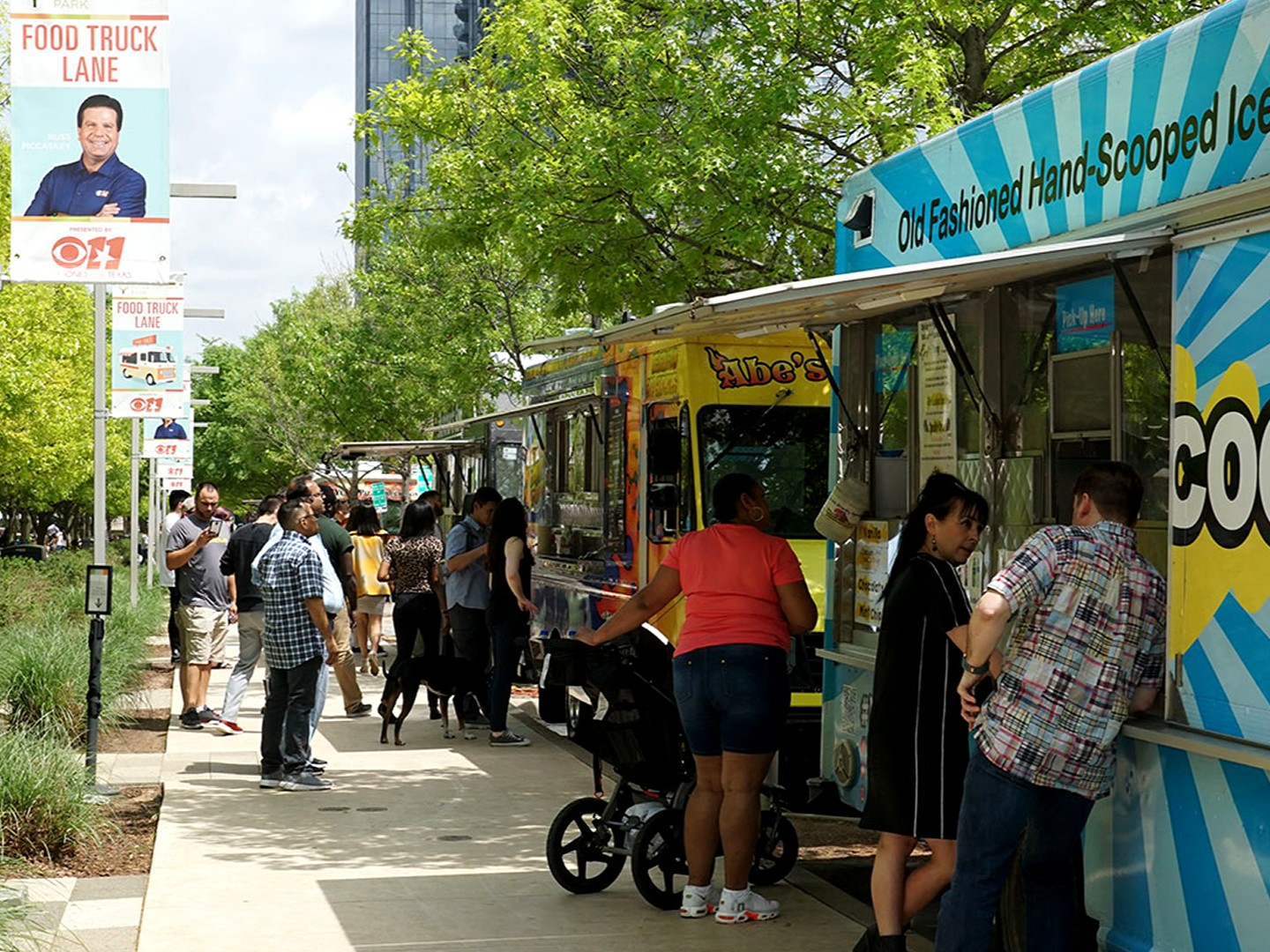 Once you're done with walking around Klyde Warren Park, visit the food trucks line to fill your tummy