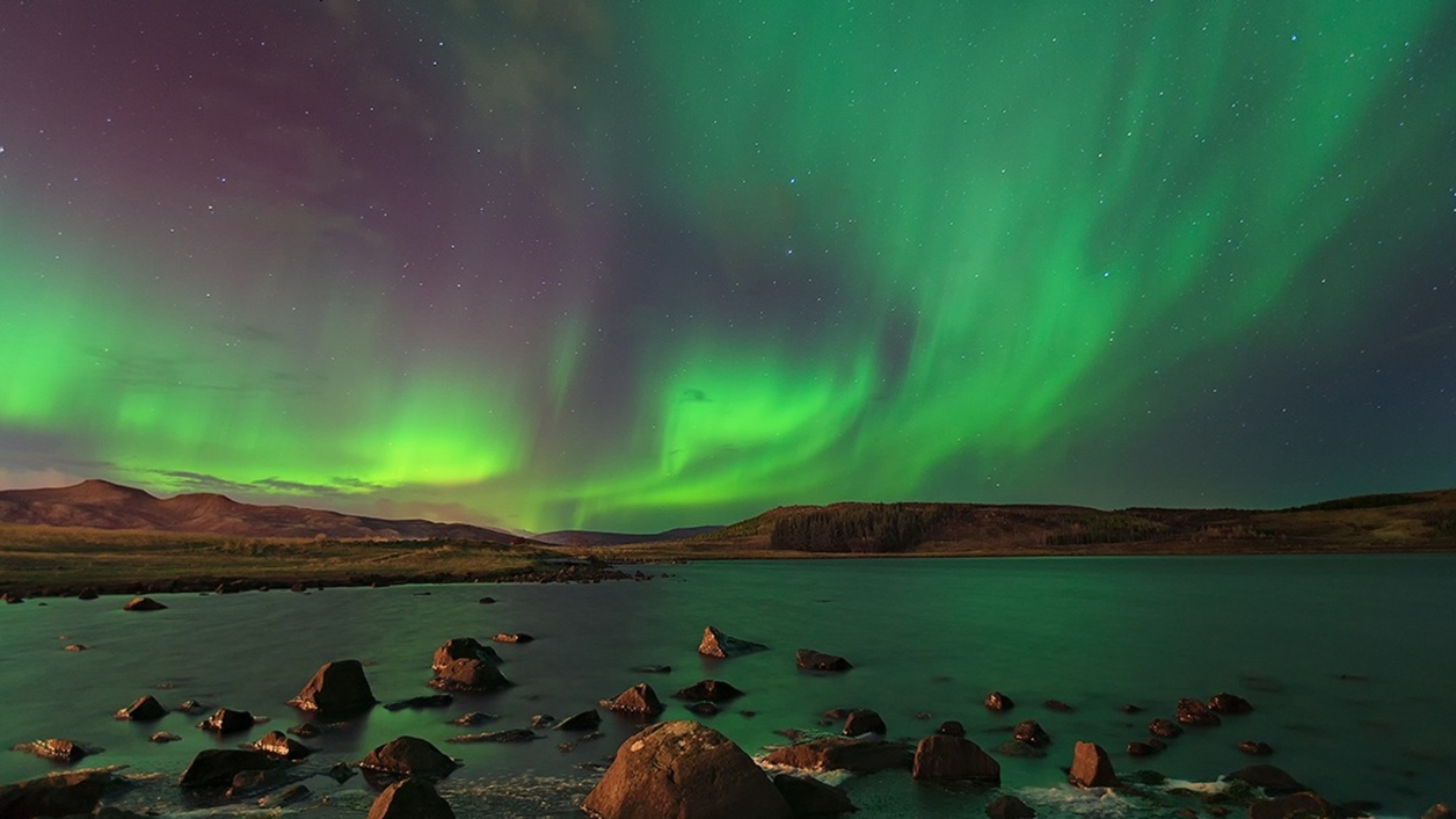 Reykjavik northern lights and photography tour by bus