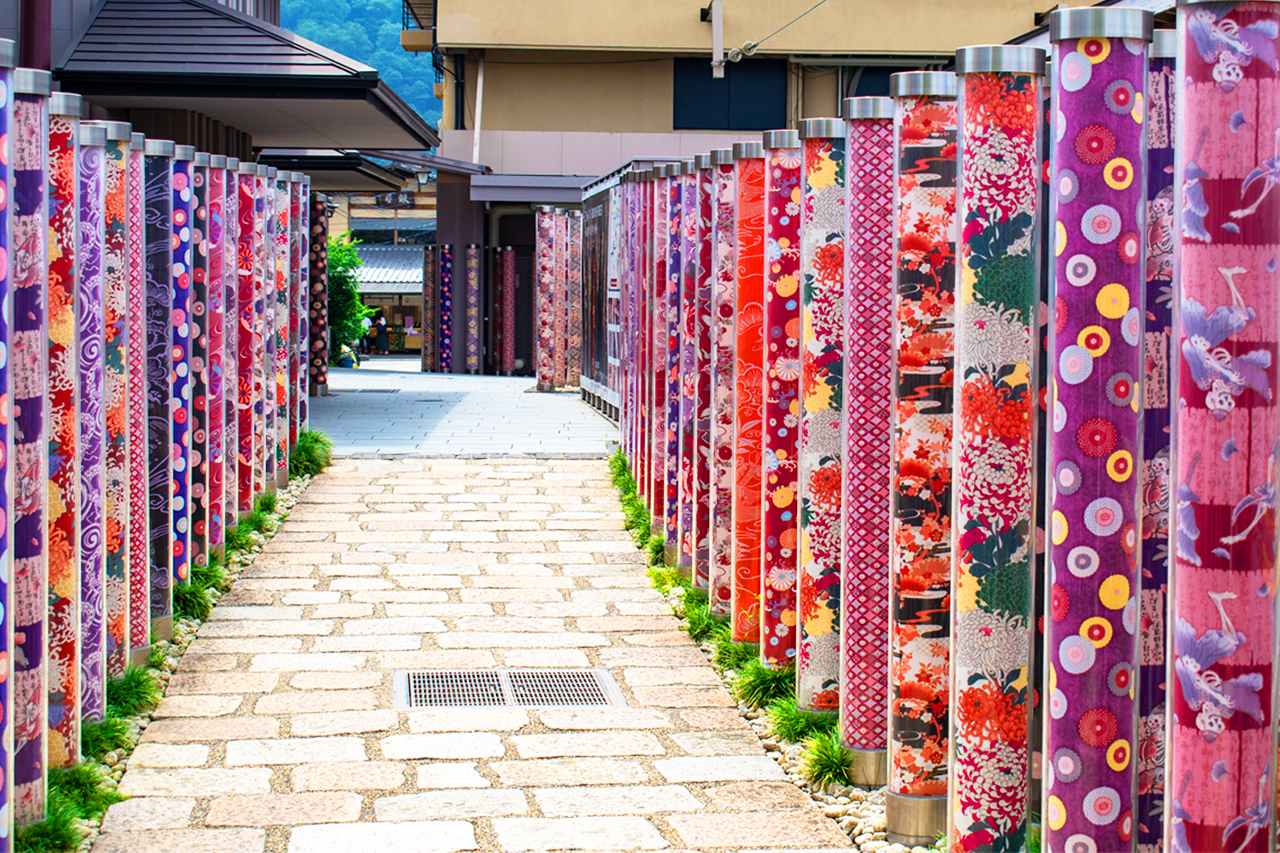 京都寶藏之旅 | 三千院（6/7月可賞繡球花） & 嵐山深度悠閒一日遊，嵯峨野小火車、竹林漫步、足湯溫泉暖身心|大阪或京都上下車