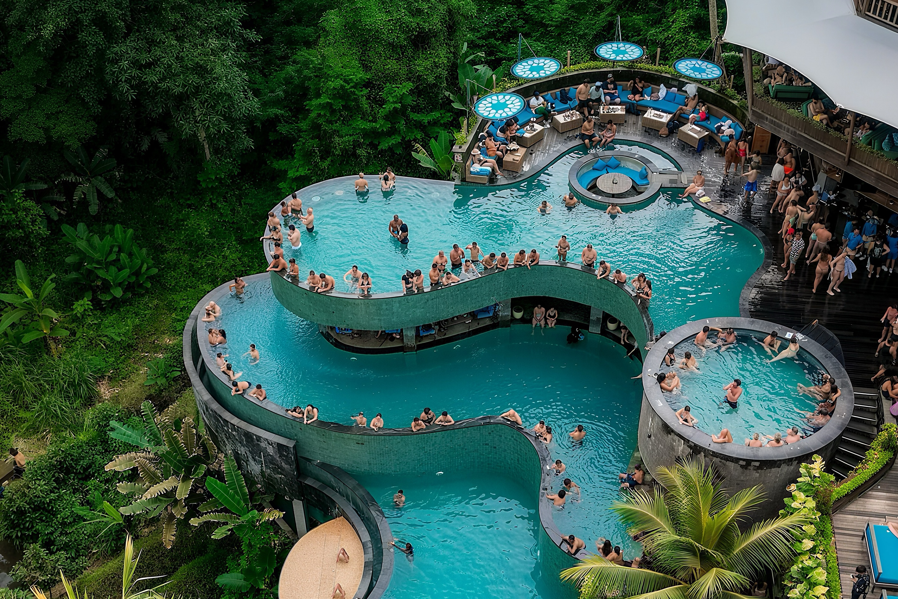 在alas Harum Cretya泳池酒吧放鬆身心,欣賞令人驚歎的梯田美景 在alas Harum Cretya泳池酒吧放鬆身心,欣賞令人驚歎的梯田美景