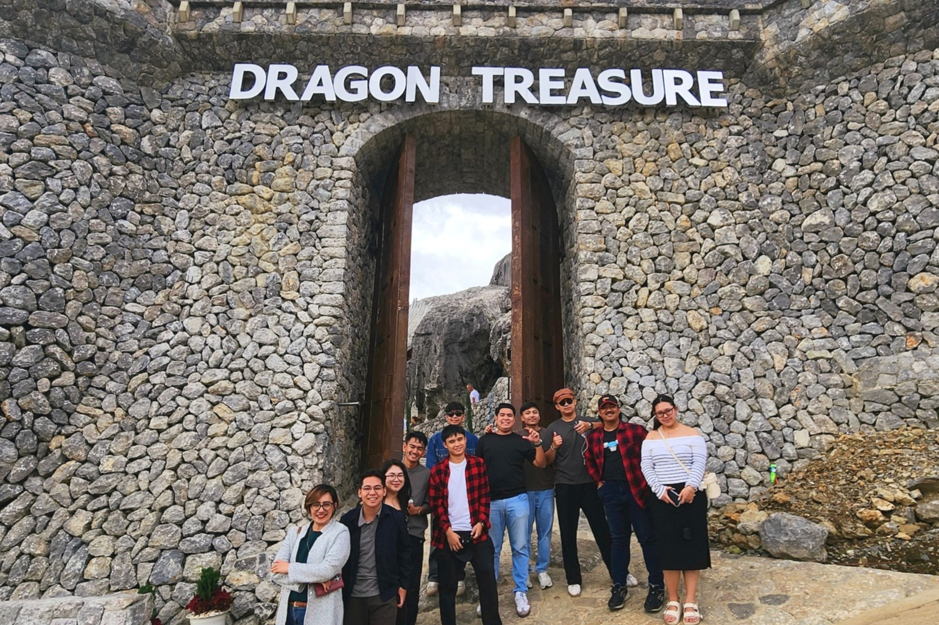 Glass and Kingdoms Tour in Baguio