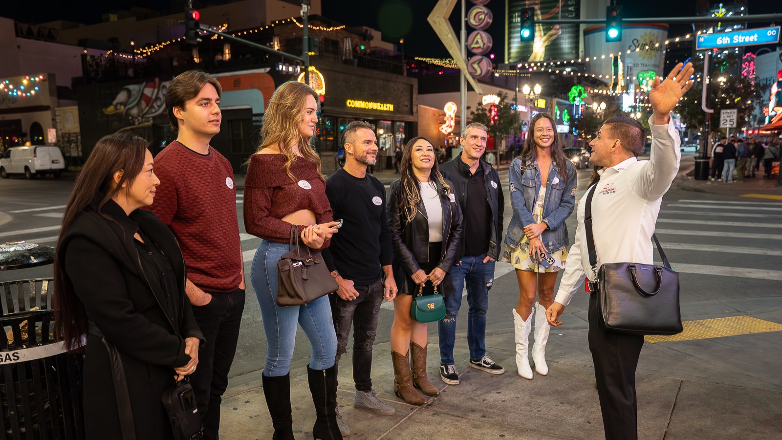 在專業導遊的帶領下，深入拉斯維加斯市中心，盡情品嚐美食，探索城市魅力。