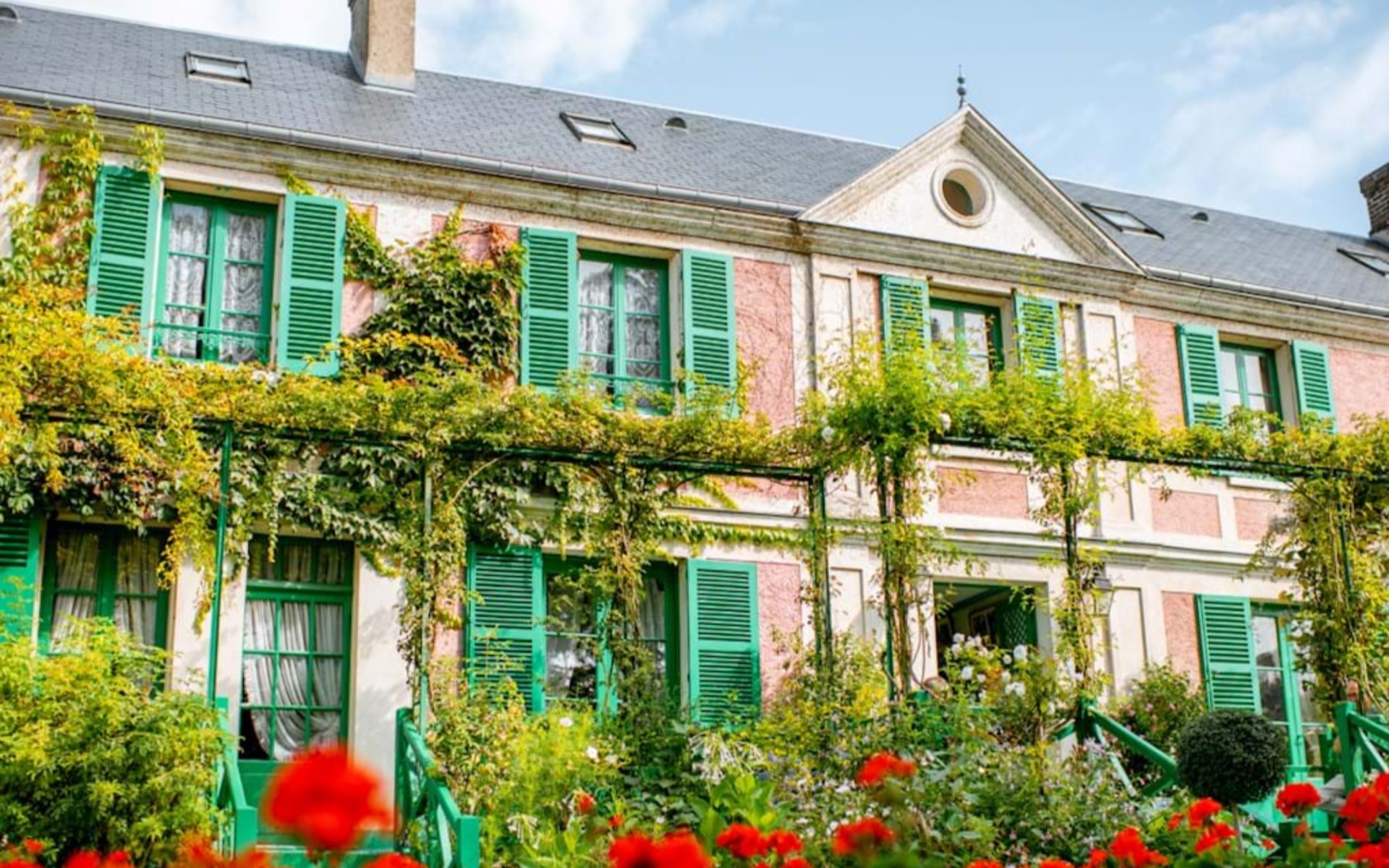 Paris Versailles & Monet's House Full-Day Guided Tour