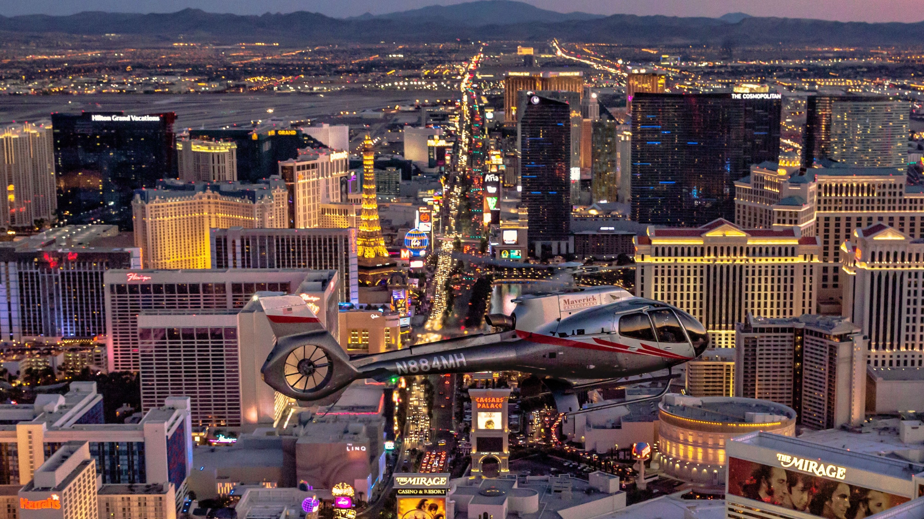 搭乘豪華直升機，盡享拉斯維加斯賭城大道令人驚嘆的夜間美景。