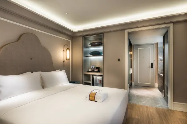 Hotel room environment display images