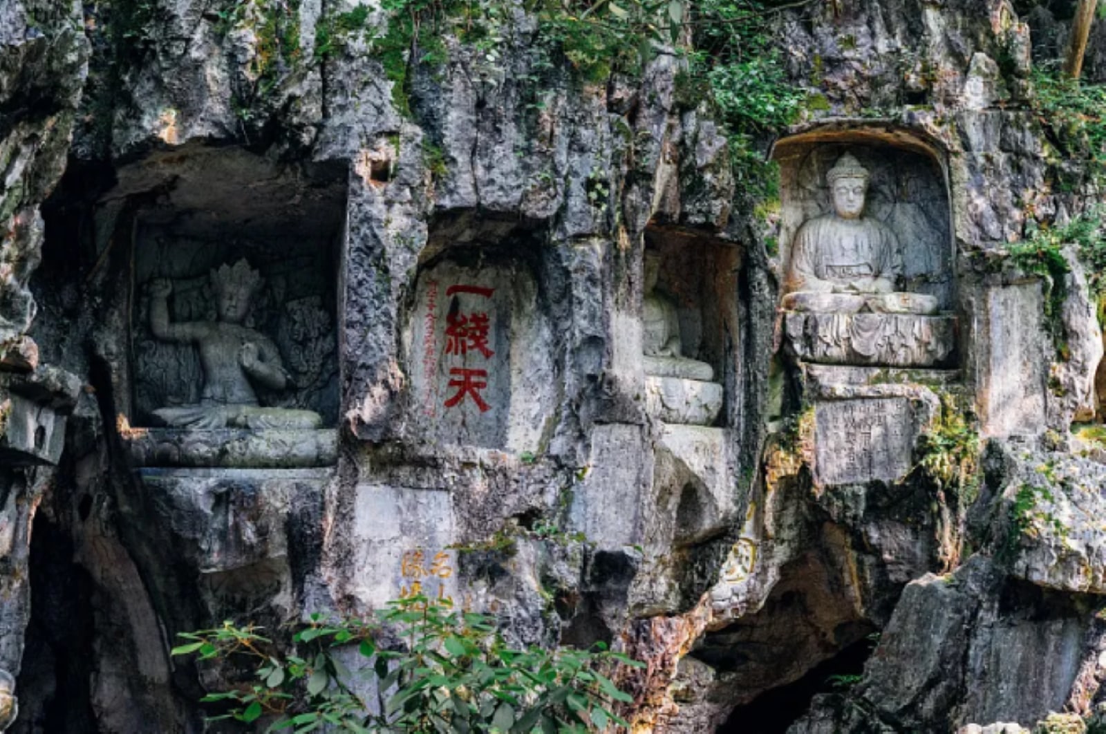 杭州3日漫遊(登靈隱寺飛來峰+賞西湖美景+觀雷鋒塔憶《白蛇傳》+逛清河坊南宋文化街+品乾隆御茶宴+江南風情+湖光山色+特色地方美食)