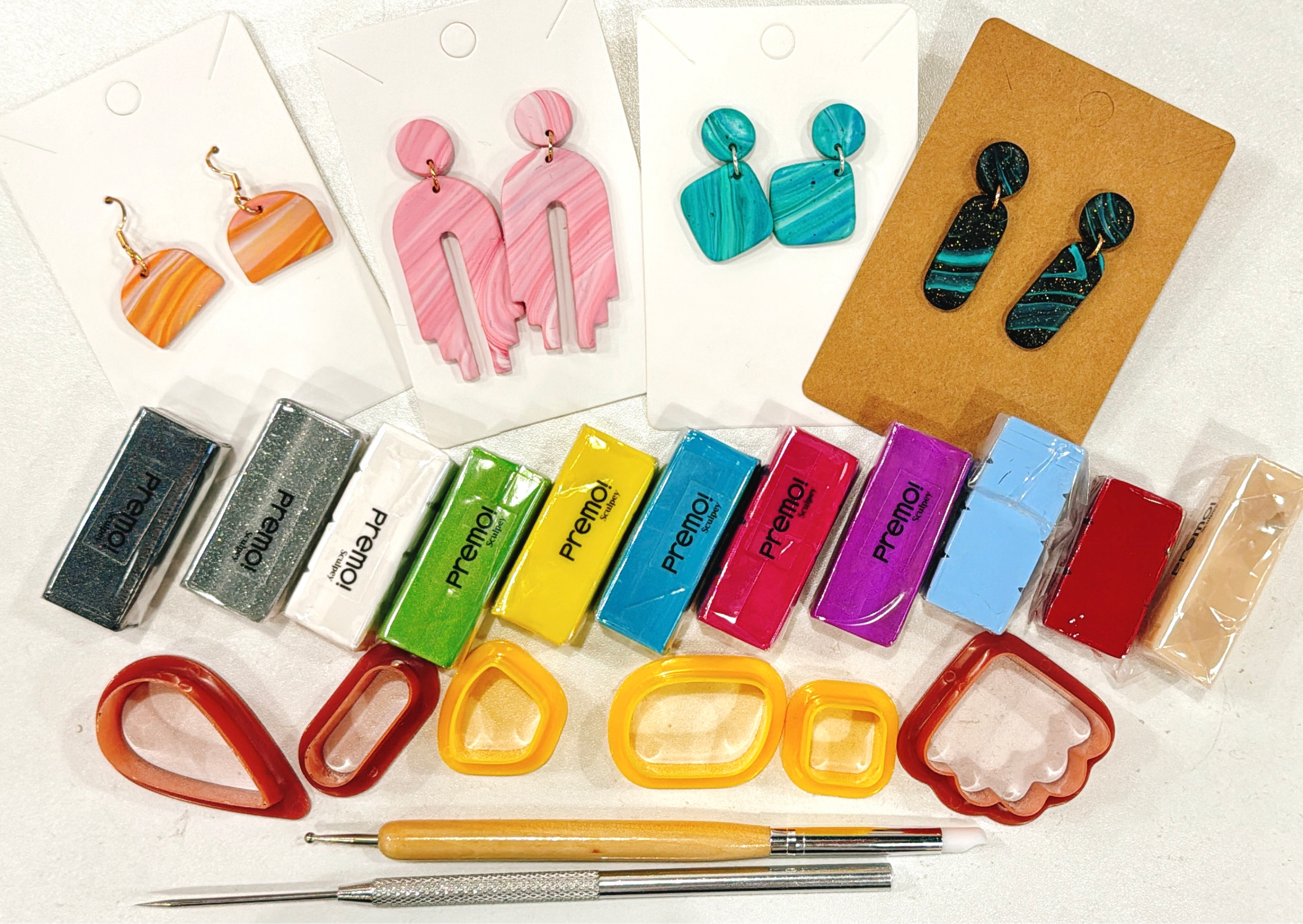 Clay Accessory (Marbling Swirls) - A technique to create marbling patterns by swirling differnt colors of clay.