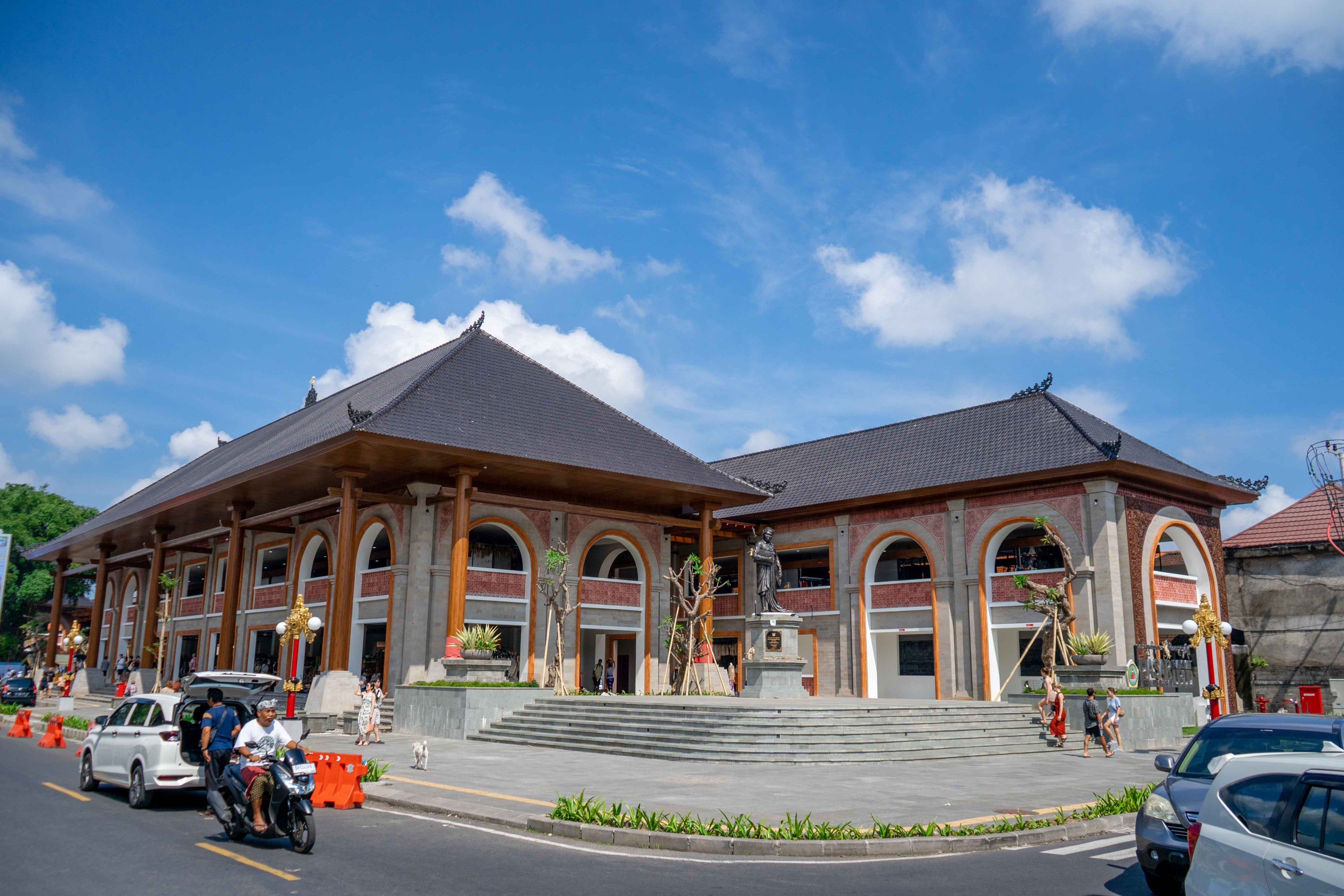 ウブド ゴアガジャ・テガララン棚田・ウルワツ寺院・伝統ケチャックダンス お得な1日ツアー (ランチ・ディナー付き)