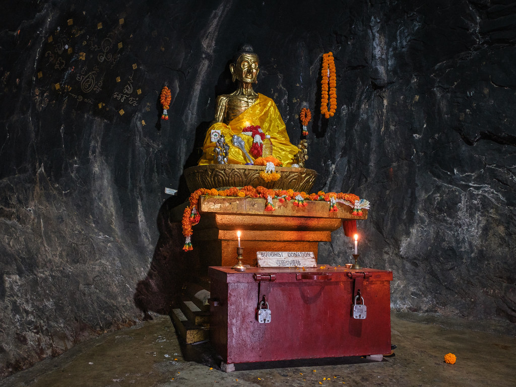 FULL DAY BODHGAYA TOUR WITH DUNGESHWARI CAVE