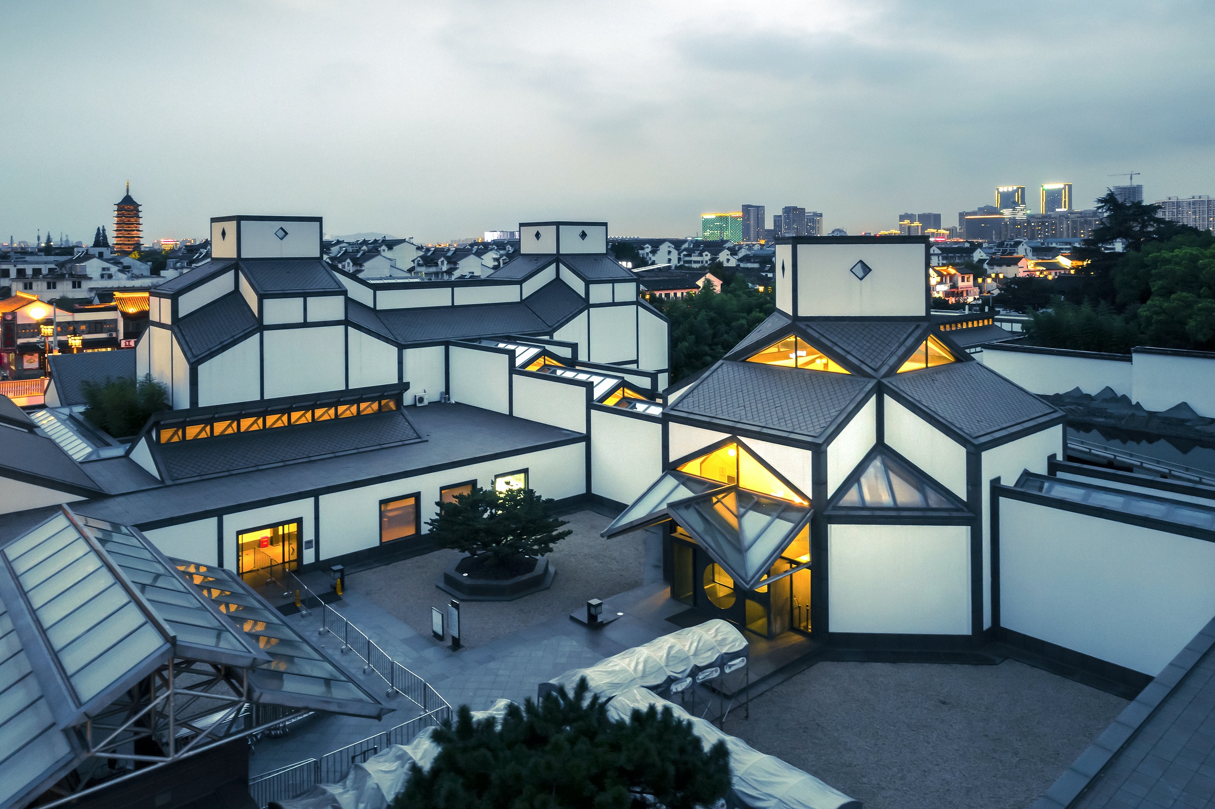 蘇州拙政園+獅子林/夜遊周莊/蘇州博物館 一日遊（日遊/夜景/古典演出多條線路可選）