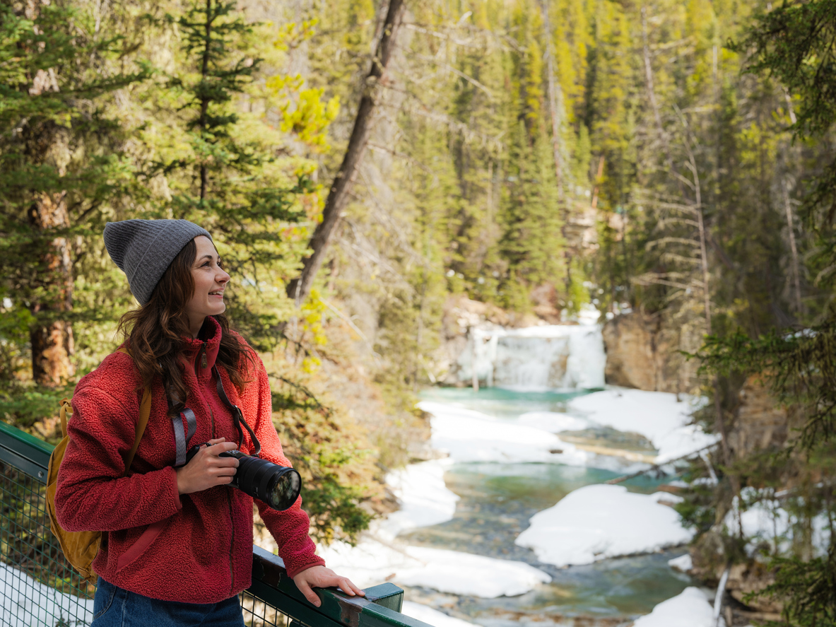 從坎莫爾和班夫出發的路易斯湖 (Lake Louise) 和約翰斯頓峽谷 (Johnston Canyon) 之旅