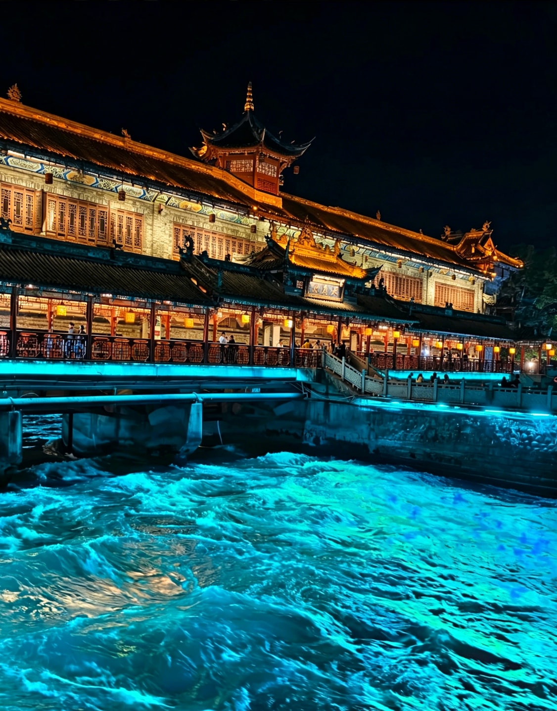 都江堰藍眼淚、岷江夜遊頂流,免費打卡藍色星河
都江堰藍眼淚是岷江夜景頂流,不是海邊生物熒光,而是千年古堰 + 藍色 LED 光影打造的夢幻奇景,免費開放,成都 1 小時直達,夜遊必打卡! 都江堰藍眼淚、岷江夜遊頂流,免費打卡藍色星河
都江堰藍眼淚是岷江夜景頂流,不是海邊生物熒光,而是千年古堰 + 藍色 LED 光影打造的夢幻奇景,免費開放,成都 1 小時直達,夜遊必打卡!