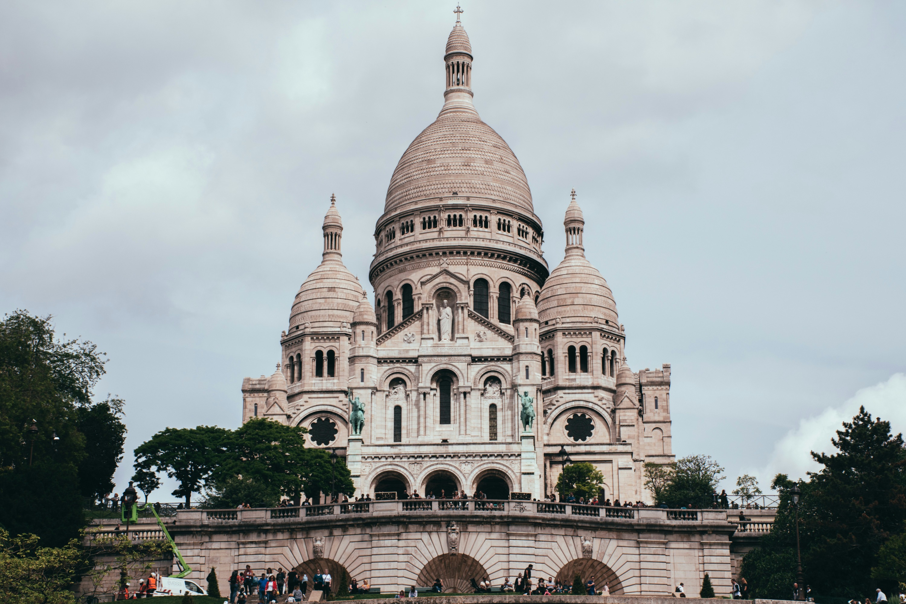  ULTIMATE Montmartre: Eclectic Tour with Exclusive 5* Gourmet Meal