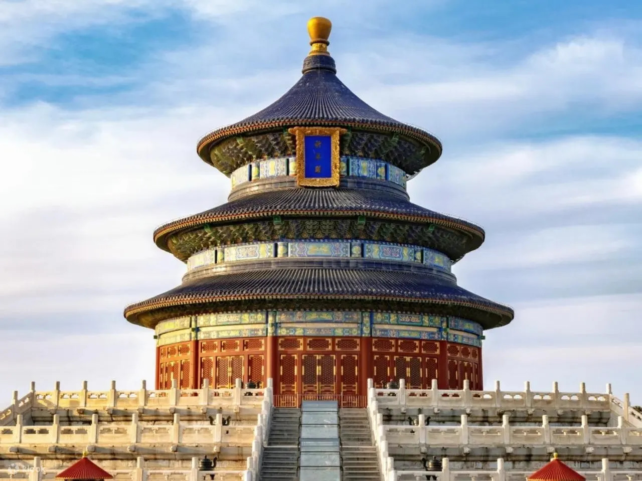 天壇建於 15 世紀明朝時期，是皇帝祈求豐收和神聖恩典的場所。這座建築傑作象徵著天地之間的和諧，也是聯合國教科文組織世界遺產。