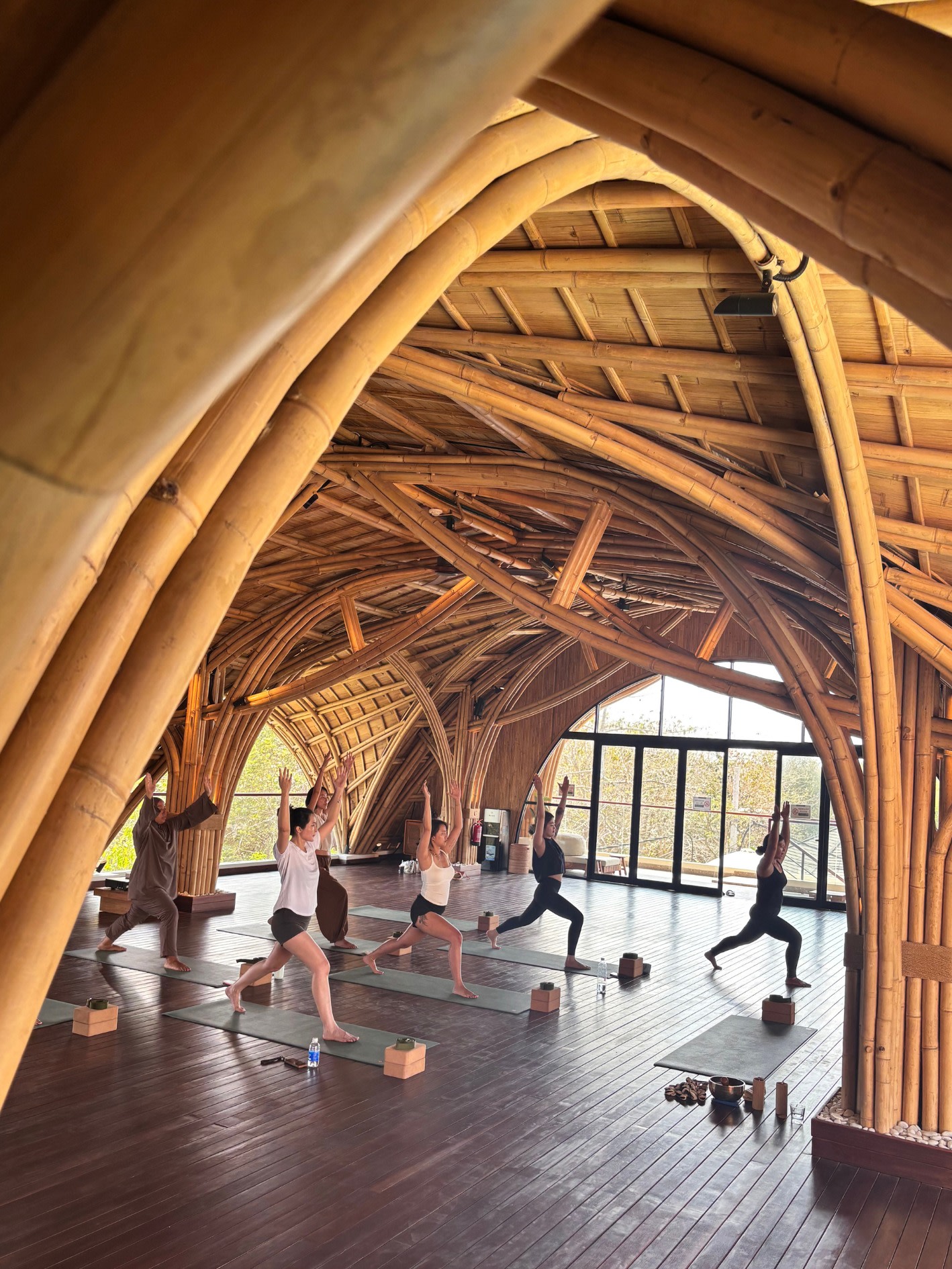 Bwellness Uluwatu-da yoga tajribasi va plyaj bo‘ylab sayohat