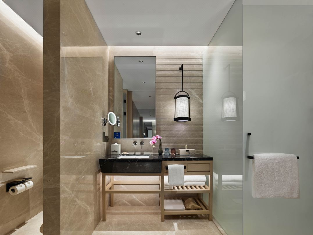 Hilton Shanghai Songjiang Deluxe Garden Room Bathroom