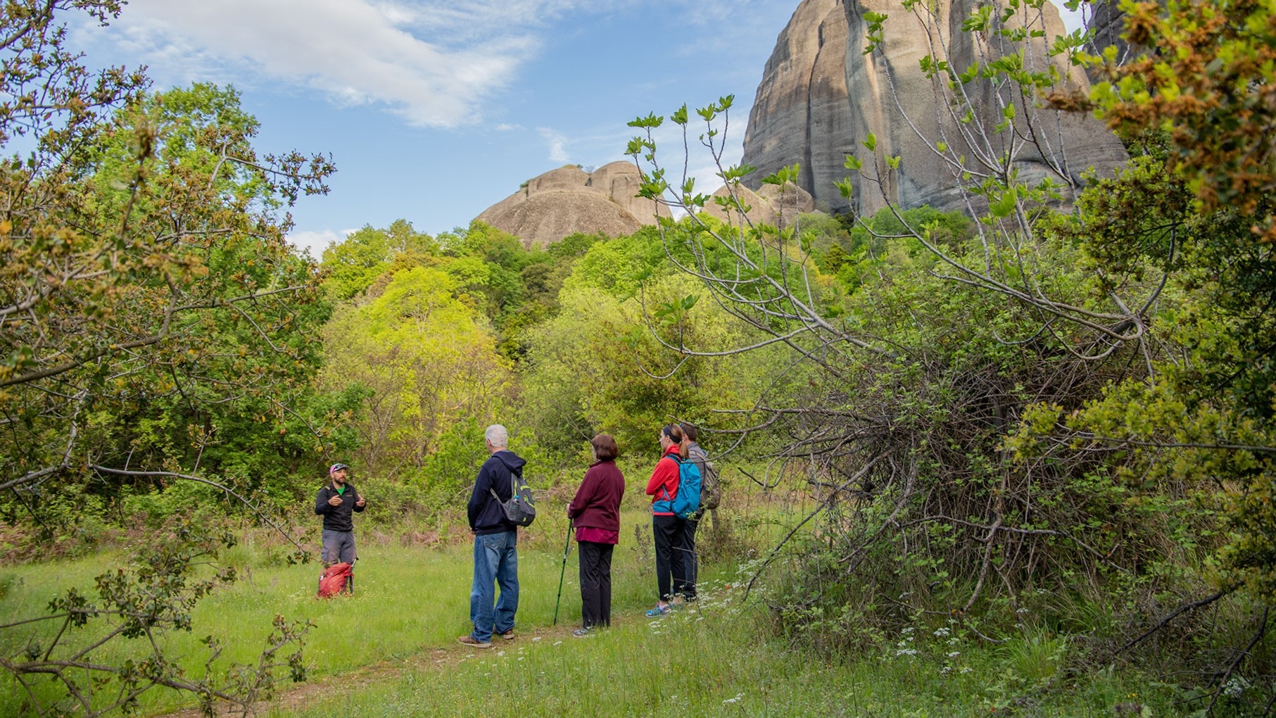 梅特歐拉（Meteora）健行遊，從卡拉巴卡或卡斯特拉奇出發，並參觀修 monastery