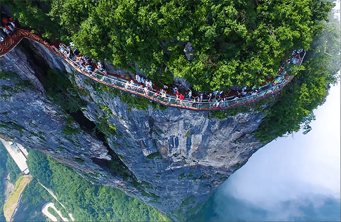 Private one-day tour of Tianmen Mountain: Take the cloud-piercing cable car and overlook the wonderland
