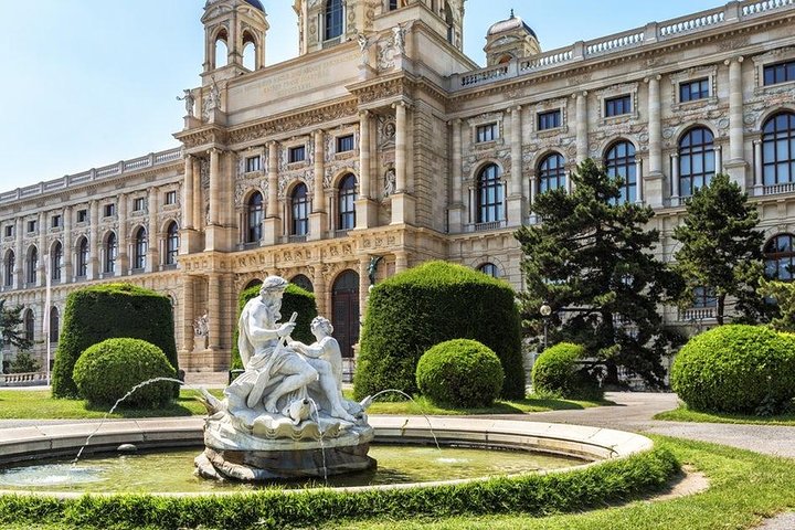 Private Guided Full Day Vienna Tour From Budapest with Lunch