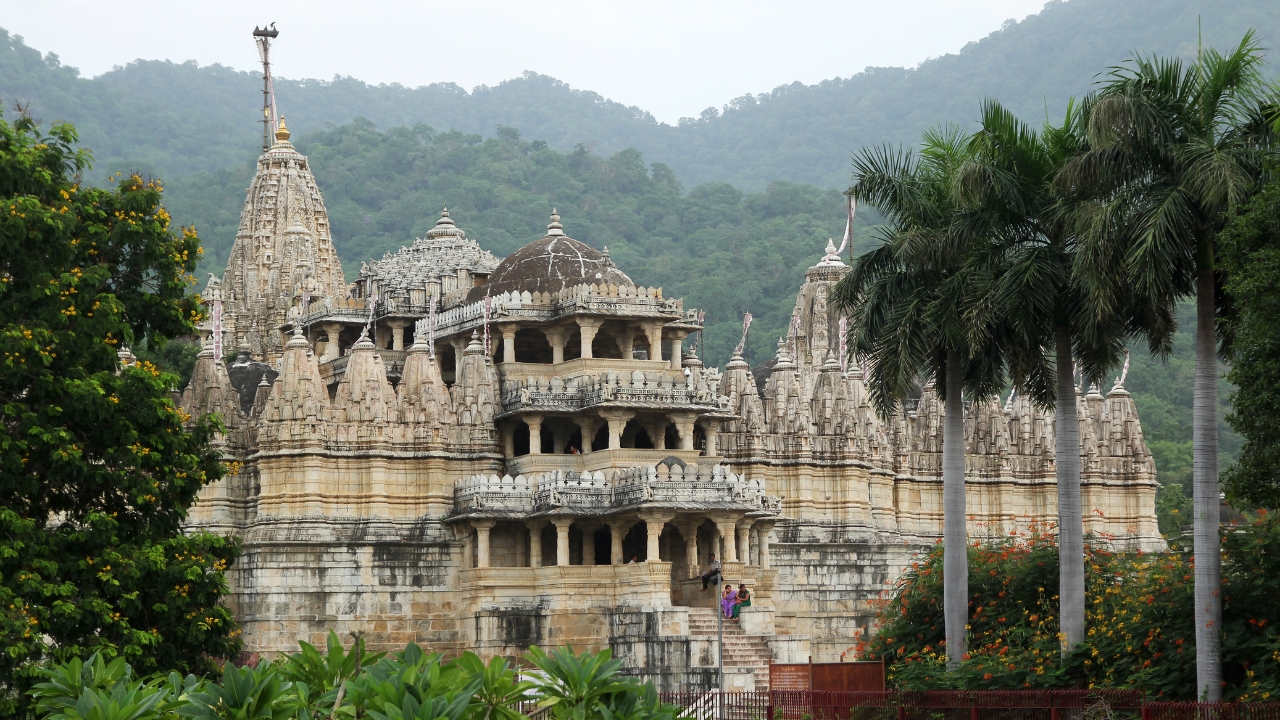 Udaipur: Full-Day Kumbhalgarh & Jain Temple Private Tour