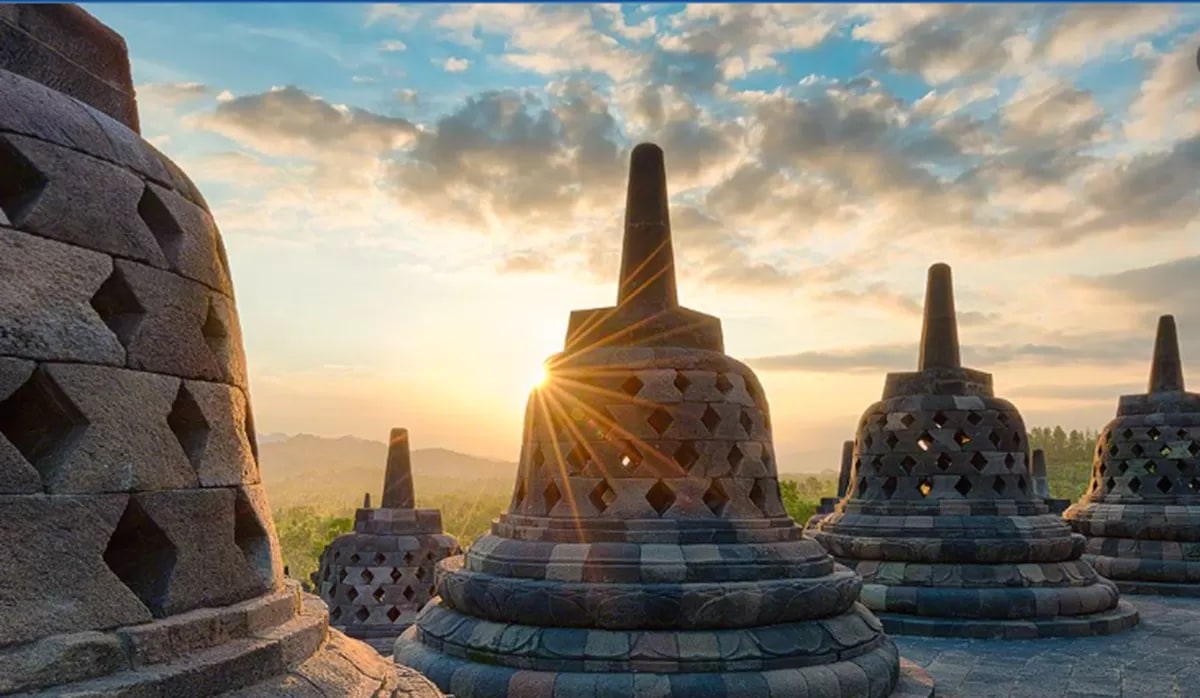 Borobudur Sunset Climb &amp; Prambanan Tour from Yogyakarta