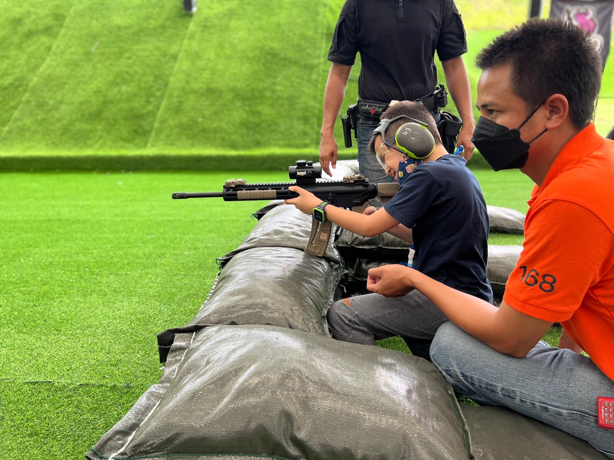泰國芭提雅槍支射擊場體驗