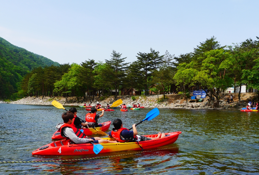 Visitors to Haedam Village can immerse themselves in a variety of hands-on experiences that showcase the region's rich cultural heritage and natural beauty.