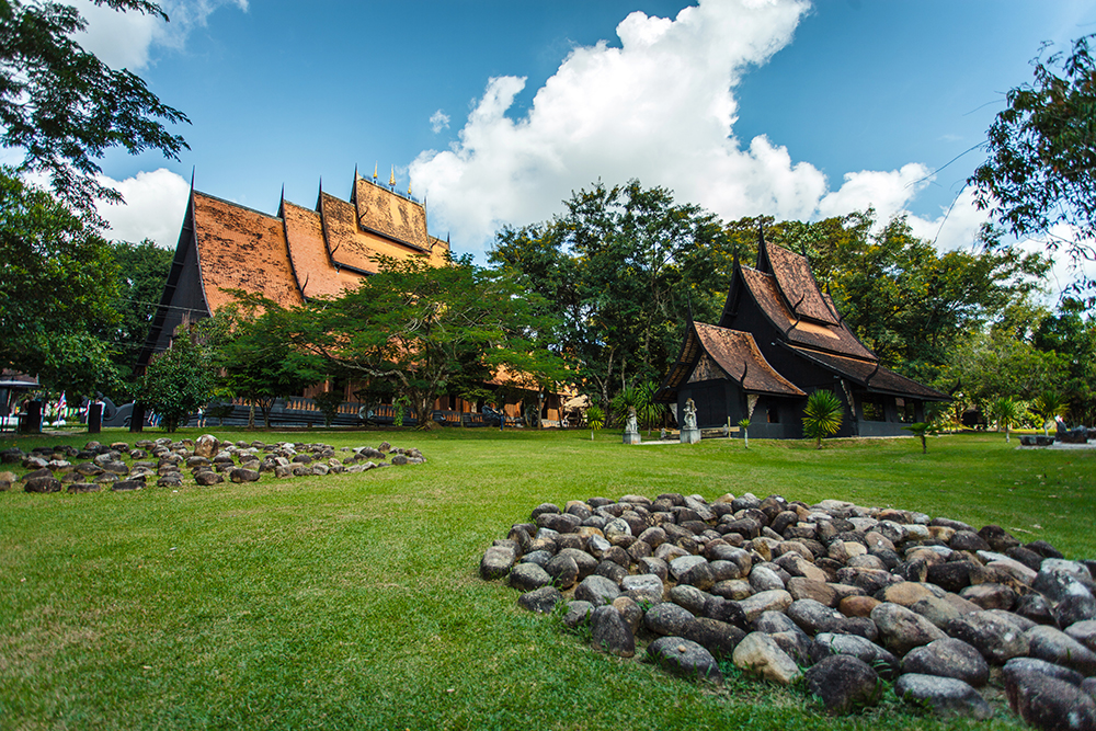 Join-in White Temple Blue Temple and Black House Tour From Chiangmai