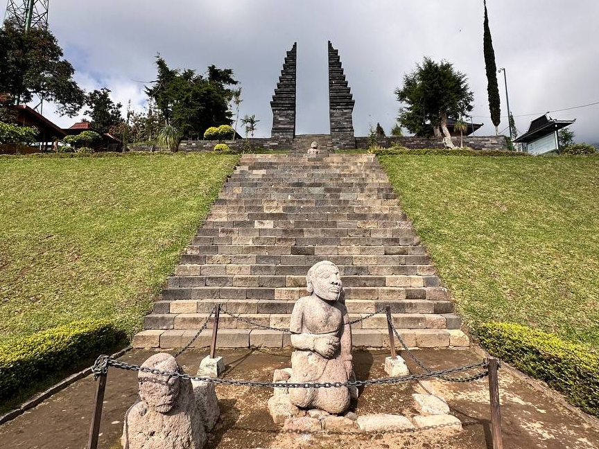 2泊3日 ブロモ山・イジェン山 クレーターツアー（ジョグジャカルタ / スク寺院・セト寺院経由）