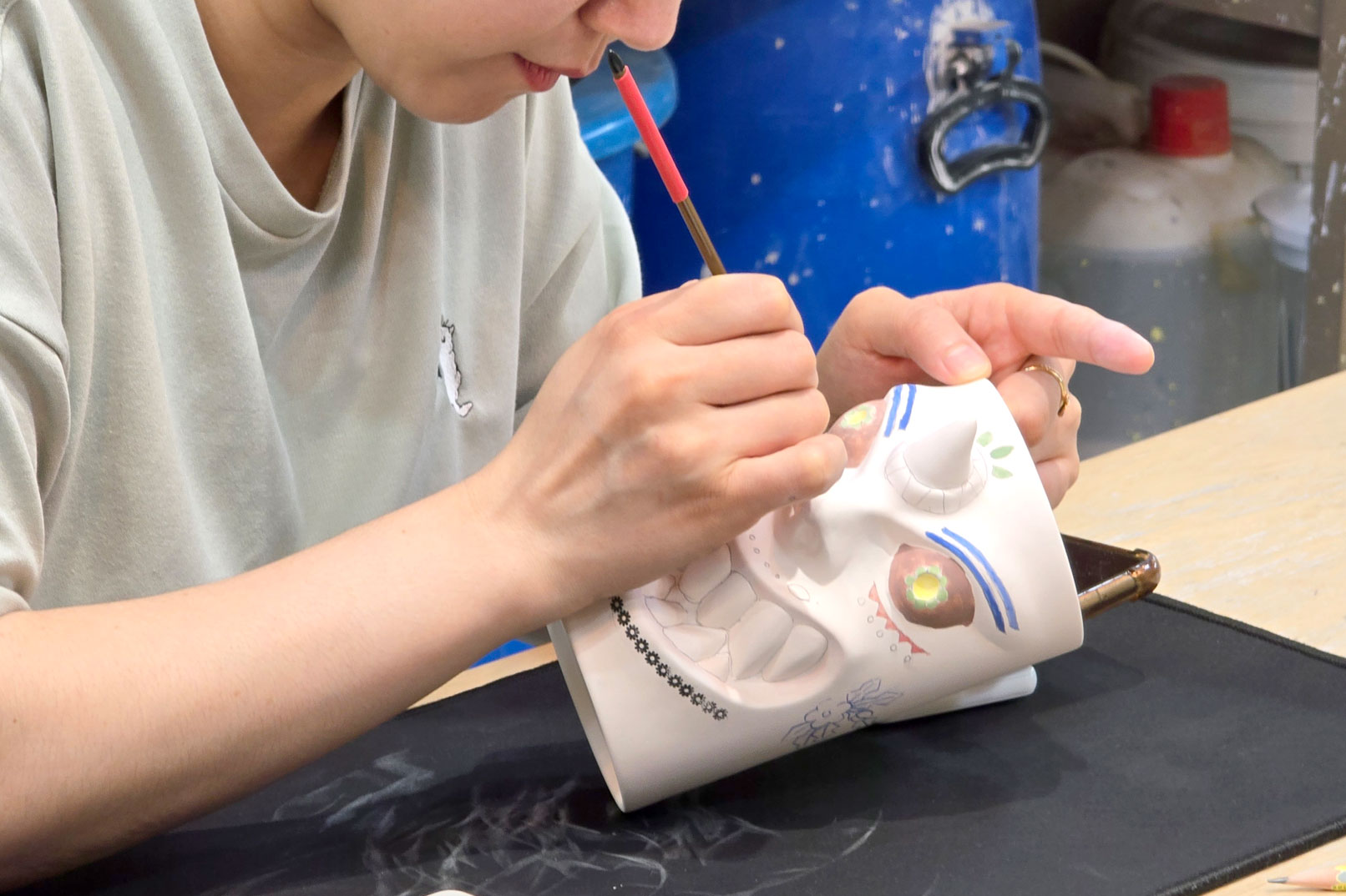 Korean Modern Pottery Experience: Coloring Techniques