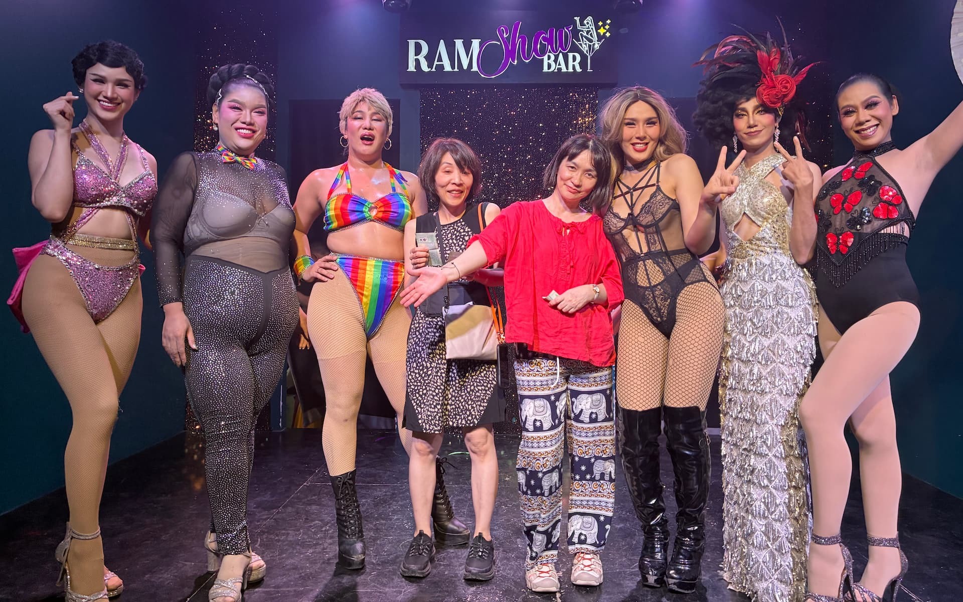 Chiang Mai: Ladyboy Cabaret – Stories, Dinner and Sparkle