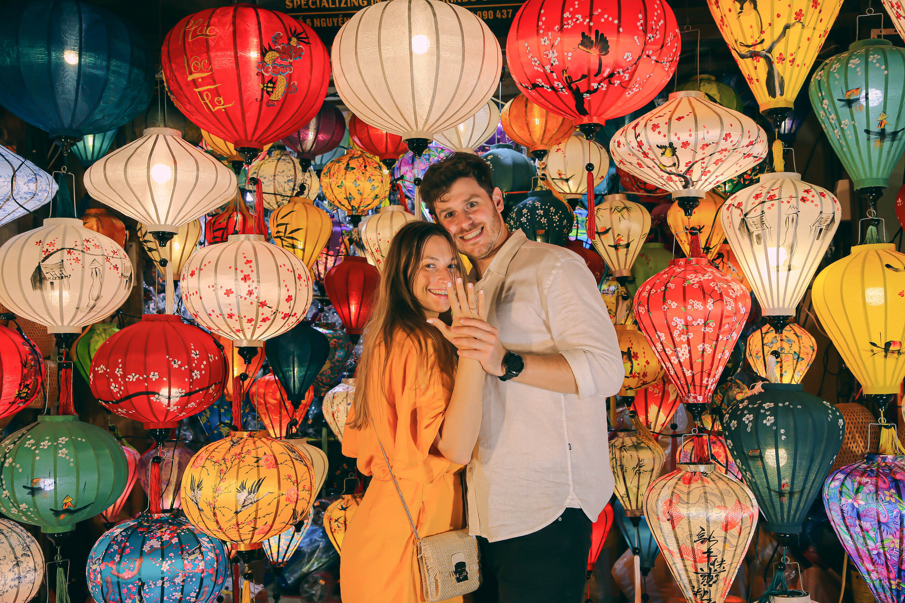 Hoi An: Private Photoshoot & Guided Walking and Posing