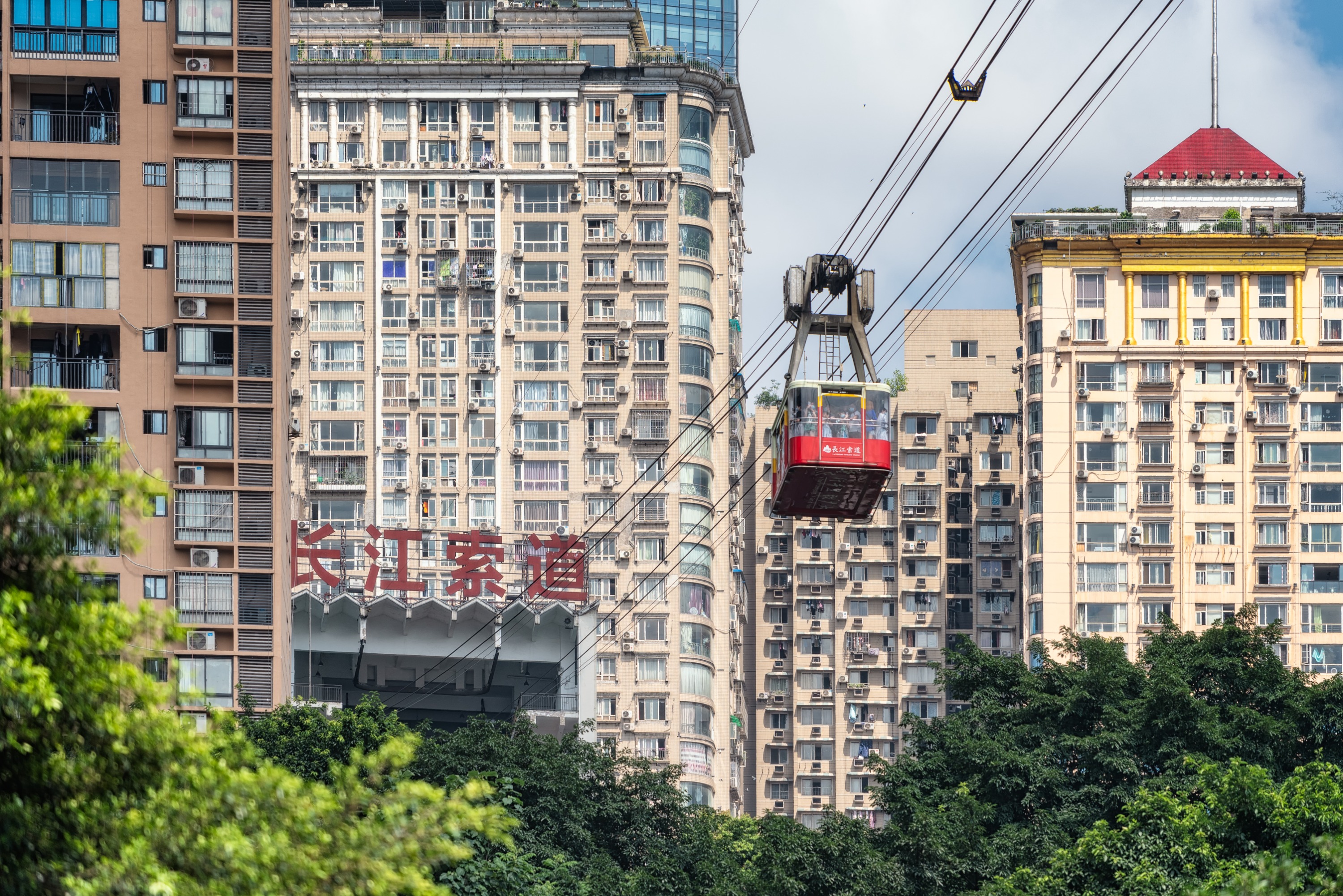 Yangtze River Cableway, Huguang Guild Hall, Raffles City, and Hongyadong One-Day Private Car Tour