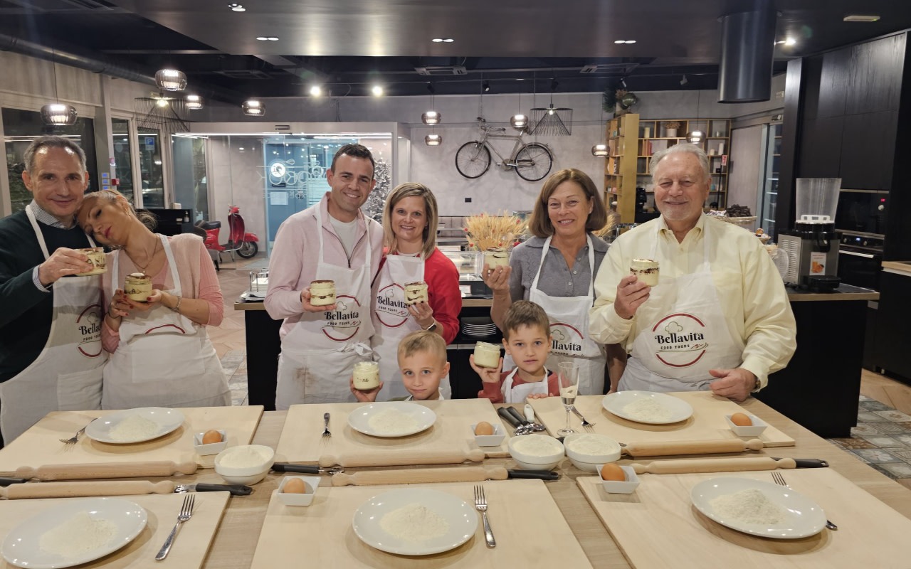 Fettuccine and tiramisu cooking class in Rome