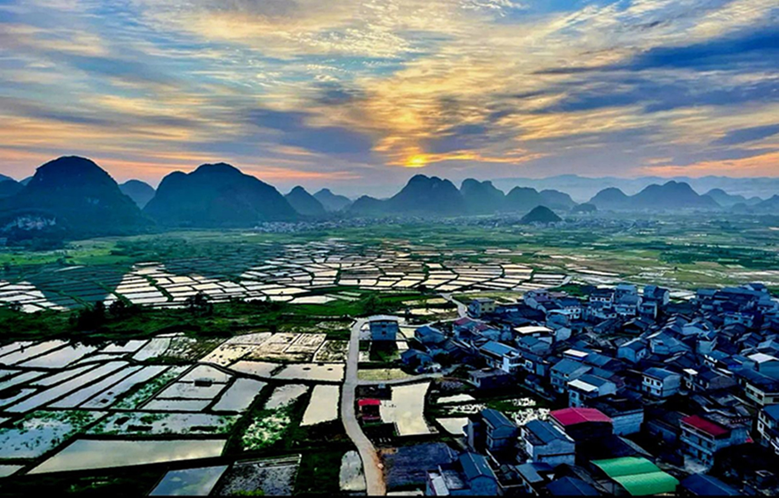Guilin Yangshuo Li River Bamboo Raft Private Guided Day Tour