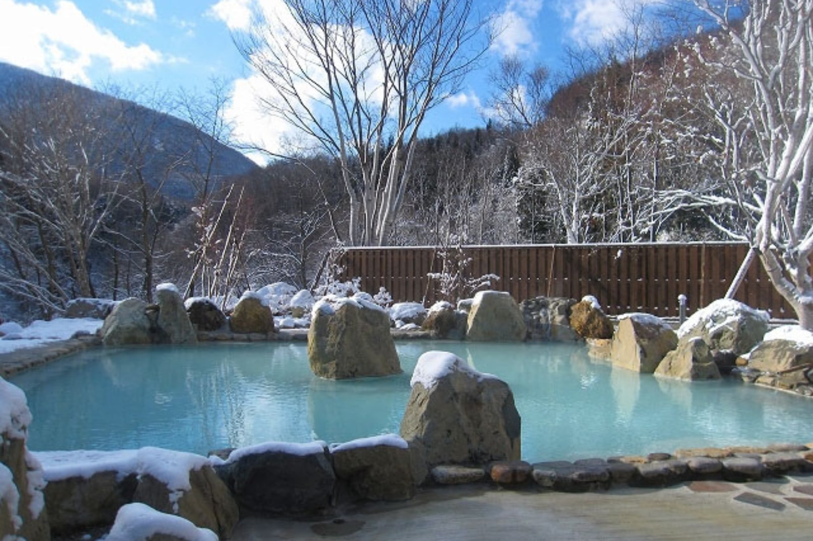 Outdoor onsen experience at Shichimi Onsen Kouyoukan
