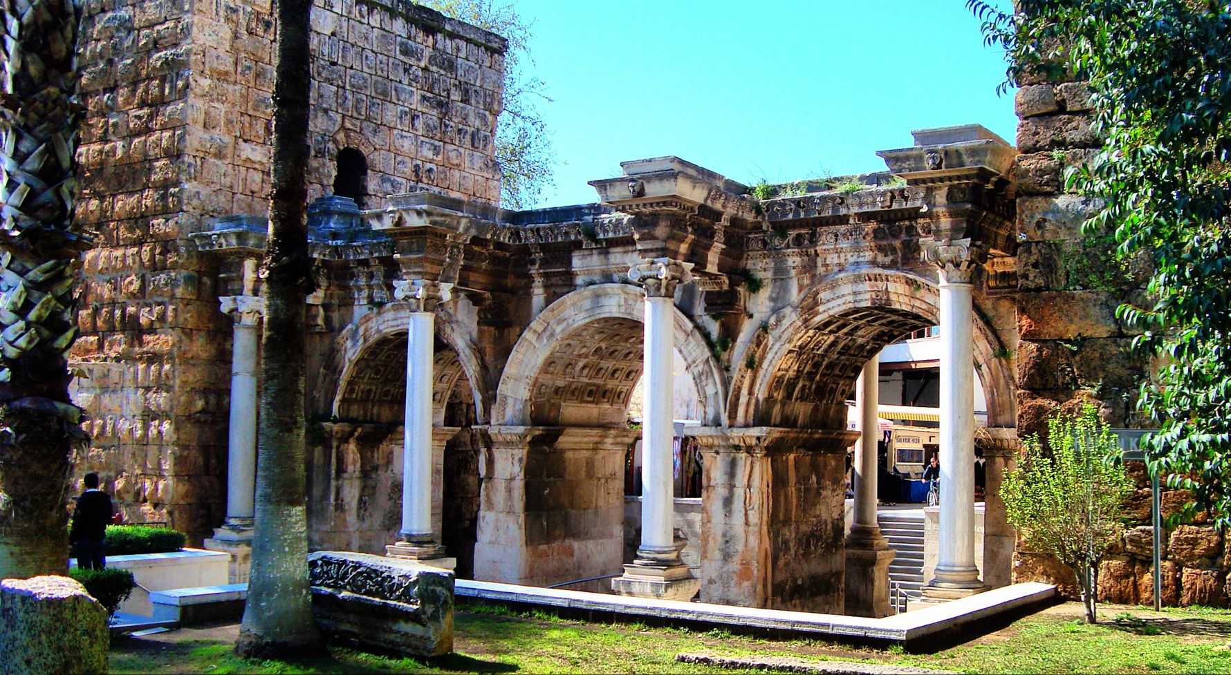 Old City, Waterfalls, Boat and Cable Car Tour from Antalya