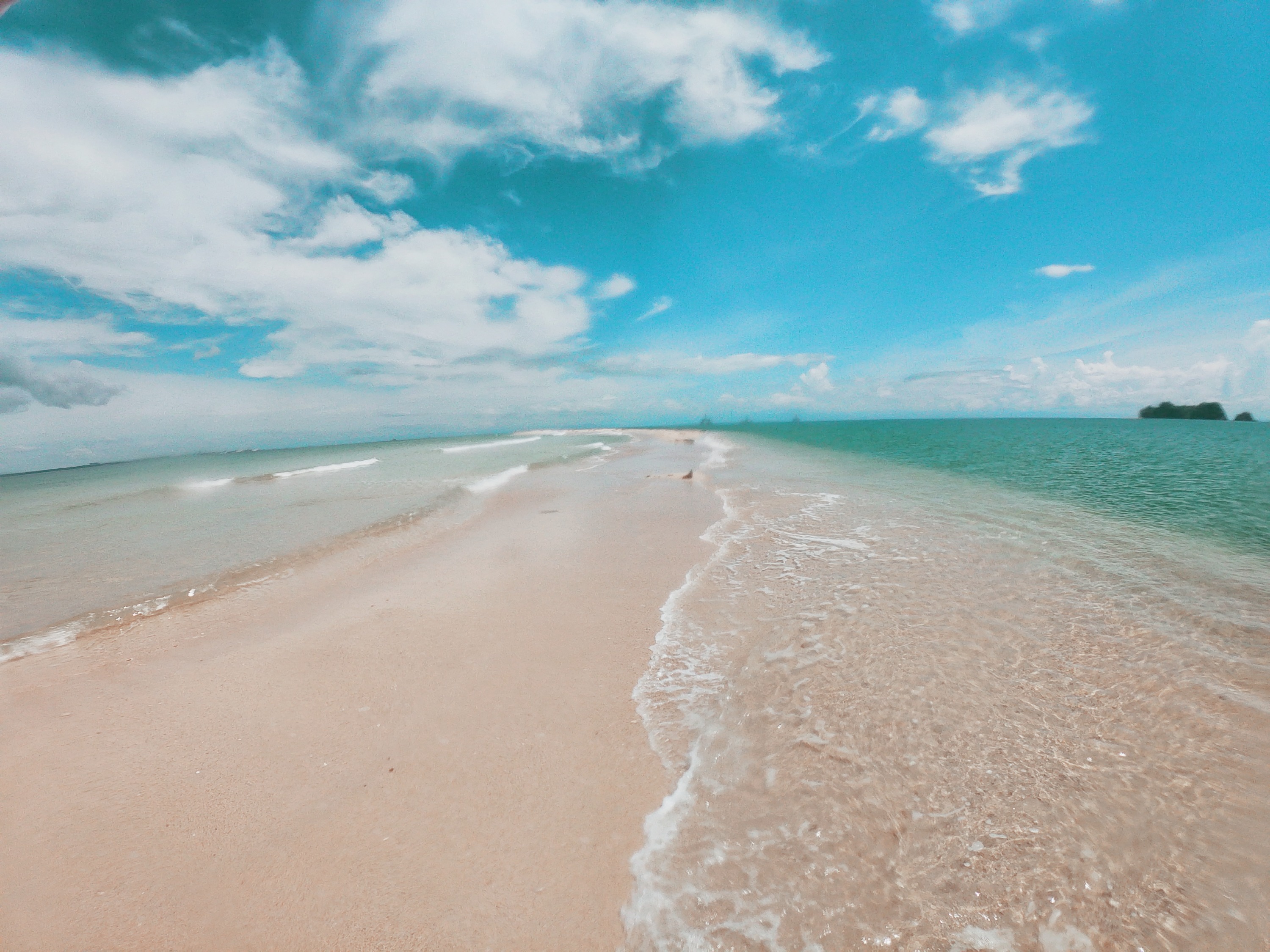  One-Day Island Hopping Tour on Rusukan Besar Island