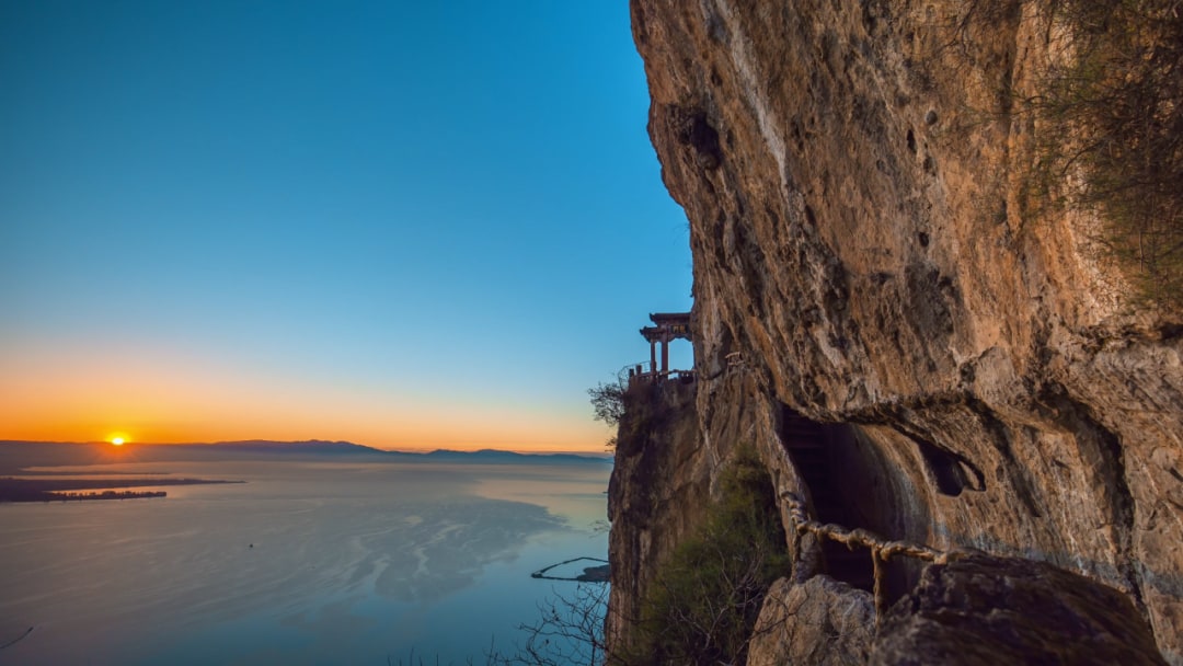 Full-Day Nature Tour of Kunming West Hill and Dianchi Lake