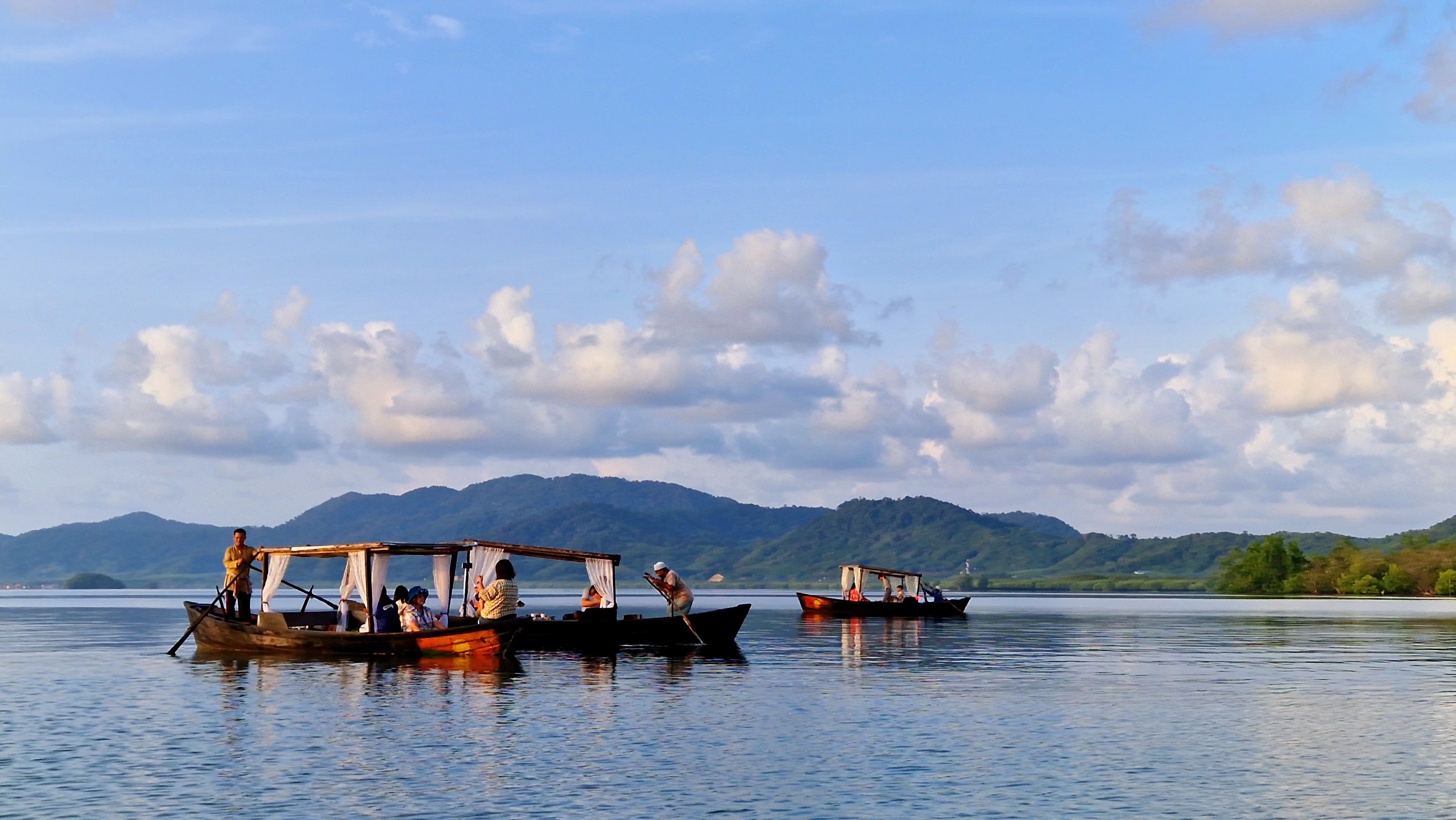 蘭塔島紅樹林浪漫日出遊船之旅