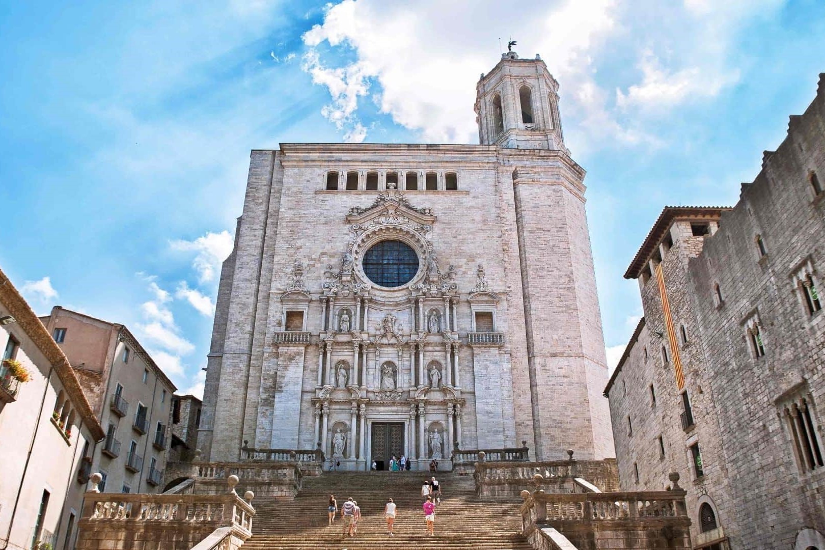Girona and Dali Museum in Figueres One-Day Tour from Barcelona