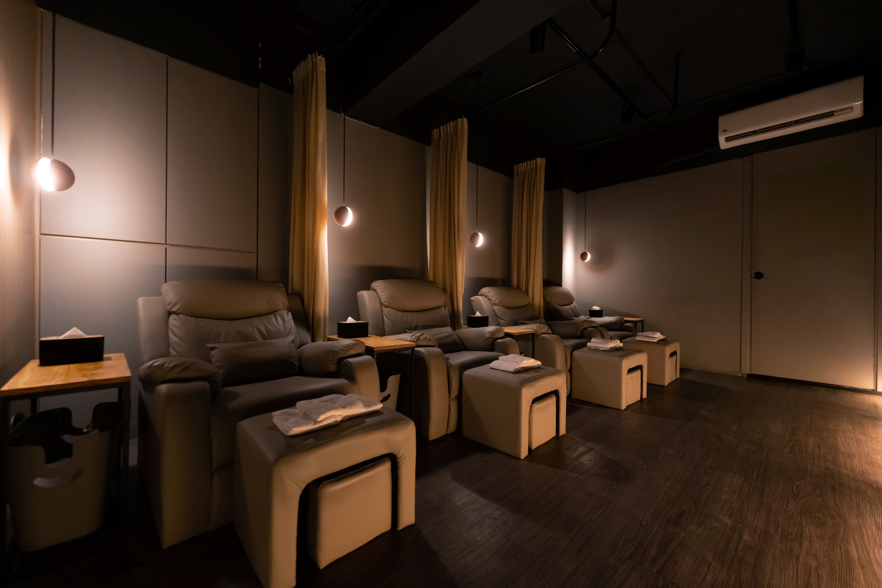 足地 Foot Room Massage - 按摩體驗 | 穴位 | 泰式 | 精油按摩 | 天后