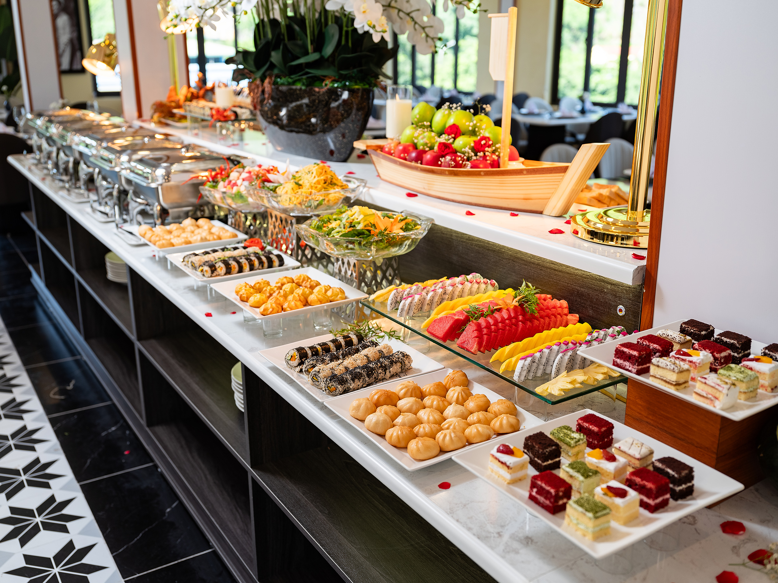 品嚐道地與國際風味美食。滿足您的味蕾,完美符合各種喜好! 品嚐道地與國際風味美食。滿足您的味蕾,完美符合各種喜好!