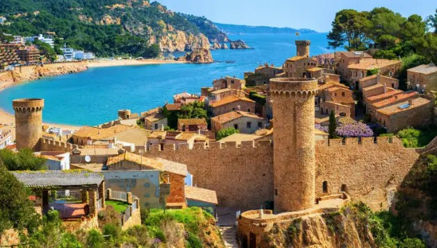 Day Trip from Barcelona to Tossa de Mar