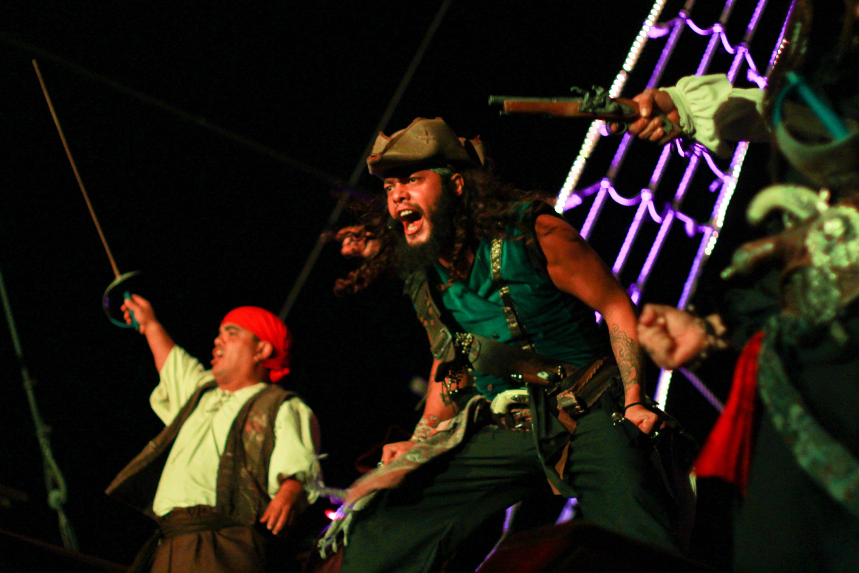 坎昆海盜船派對遊輪 (Pirate Ship Party Cruise in Cancun)