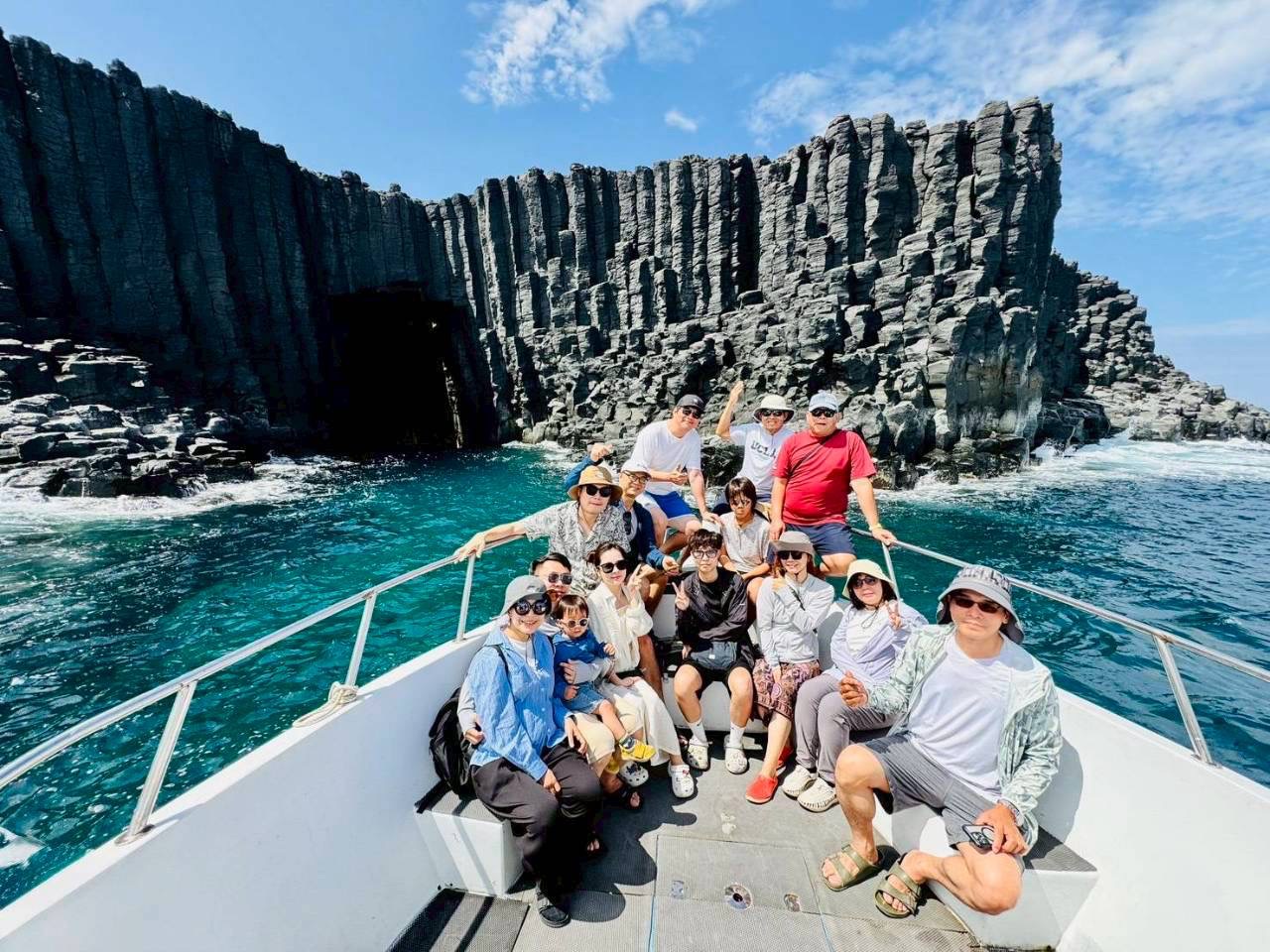 澎湖跳島：七美・將軍嶼秘境紫色珊瑚雙浮潛