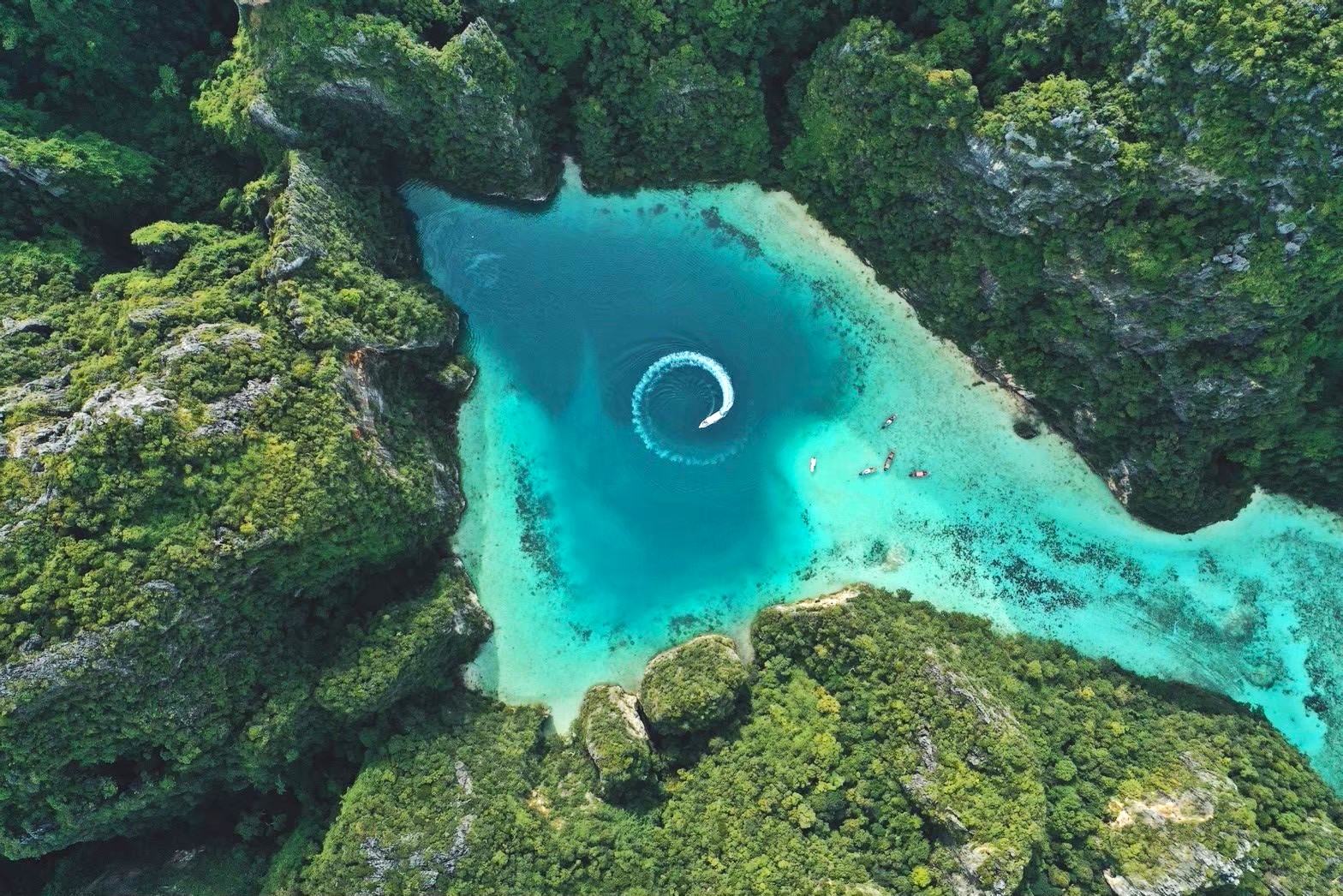 喀比：皮皮島、瑪雅灣和竹子島浮潛一日遊