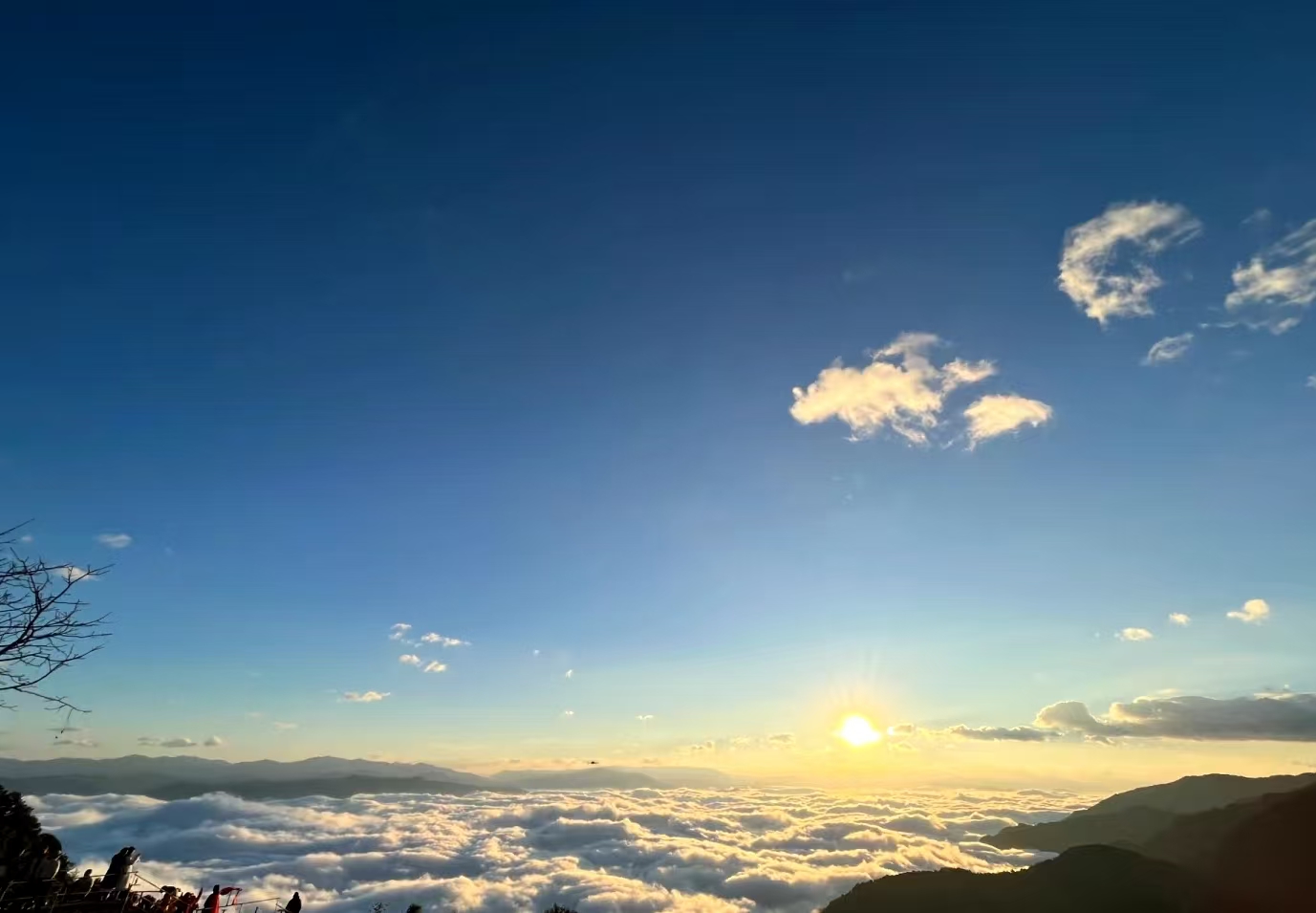雲南昆明哀牢山3天2晚（壯美南恩瀑布+神秘原始森林徒步+輕徒步石門峽+特色傣族集市趕擺）