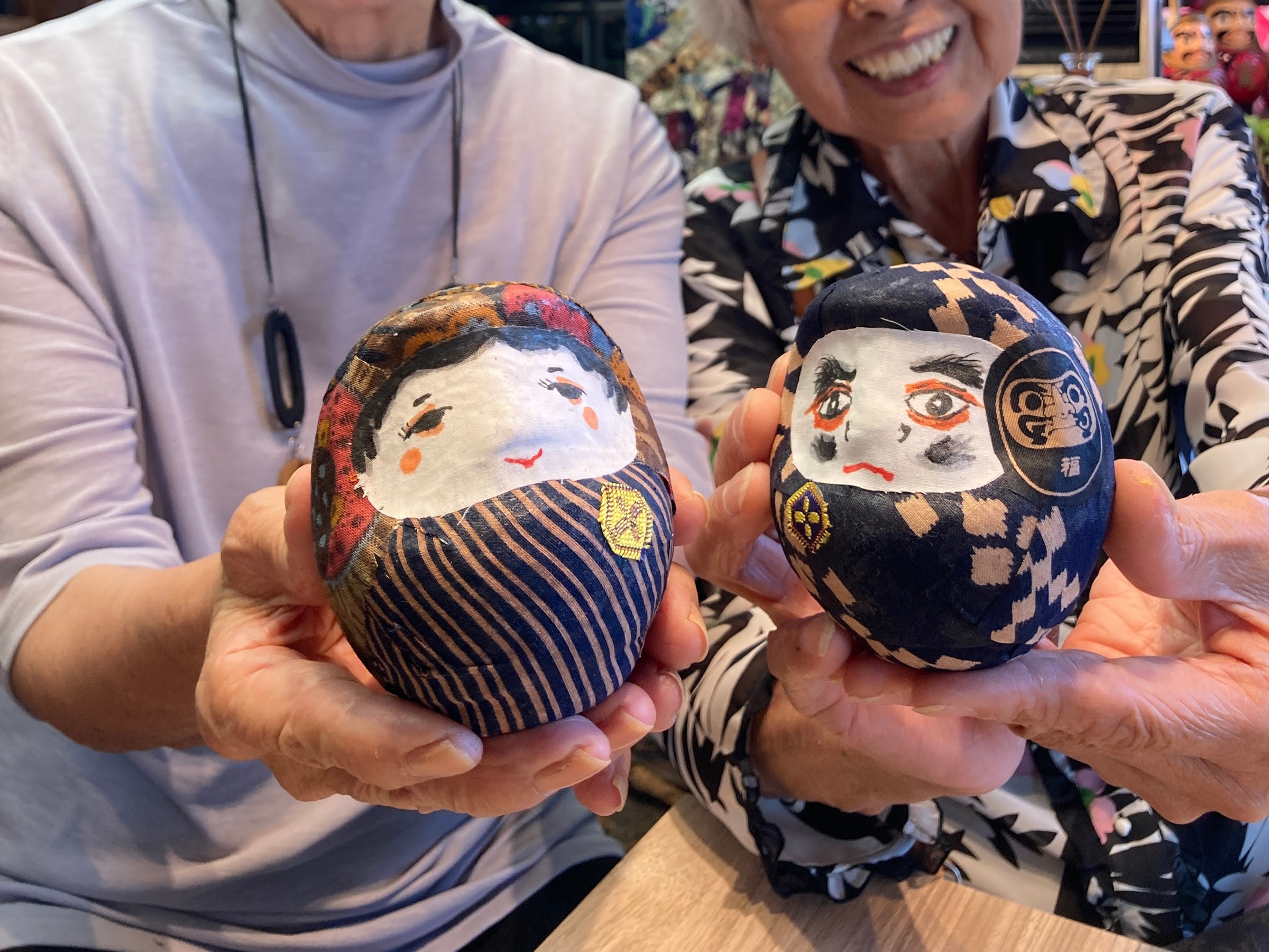 [Daruchan's House]  Daruma Cloth-Covering Experience