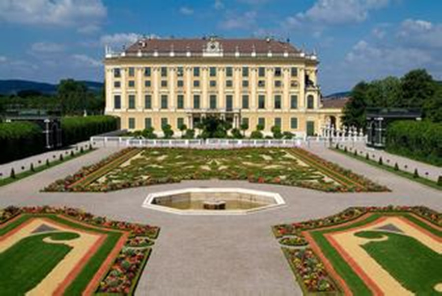 9-day in-depth tour of Eastern Europe (Prague + CK Town + Salzburg + Hallstatt Vienna + Vienna + Budapest)